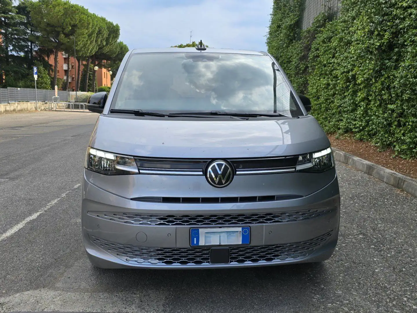 Volkswagen T7 Multivan Multivan 2.0 TDI Life 150cv dsg 7 Posti CAMERA Argento - 1