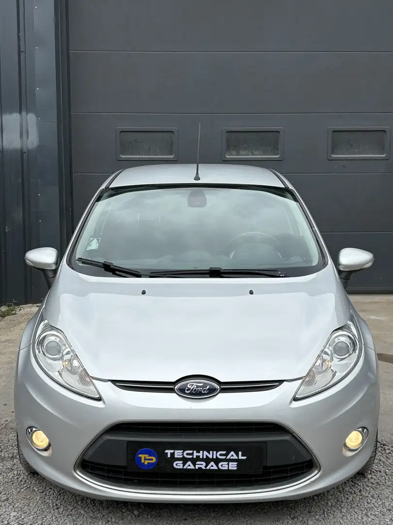 Ford Fiesta Fiesta 1.6 TDCi Titanium ECOnetic DPF Szürke - 1