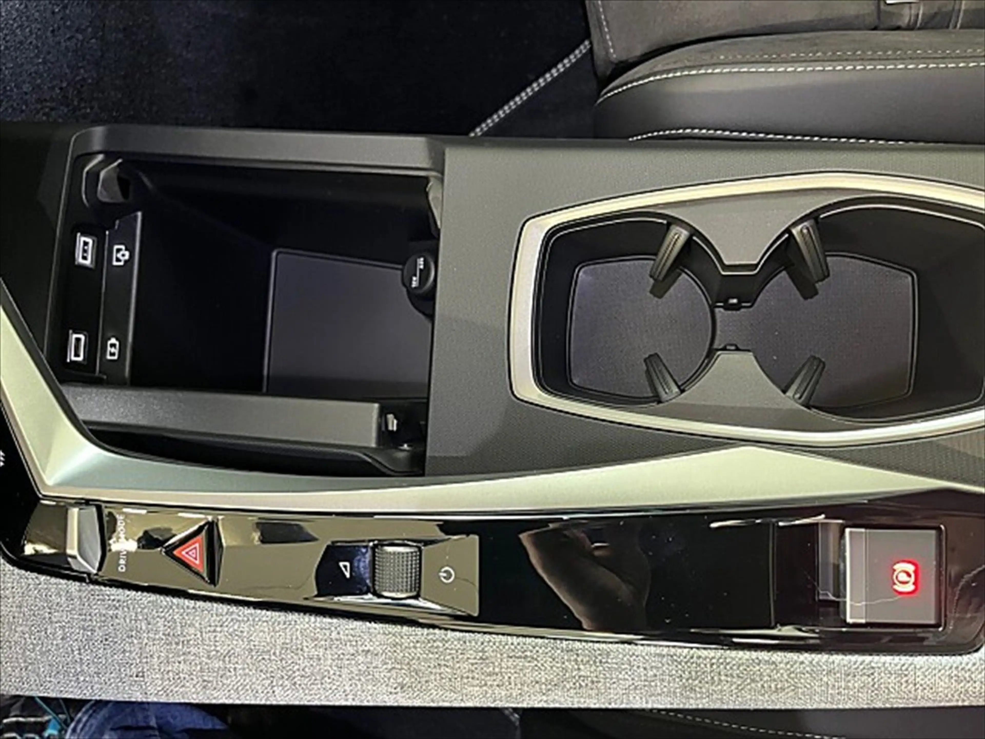 Peugeot 5008 1.2 145 GT Exclusive ACC Alcantara LED Navi — photo 19