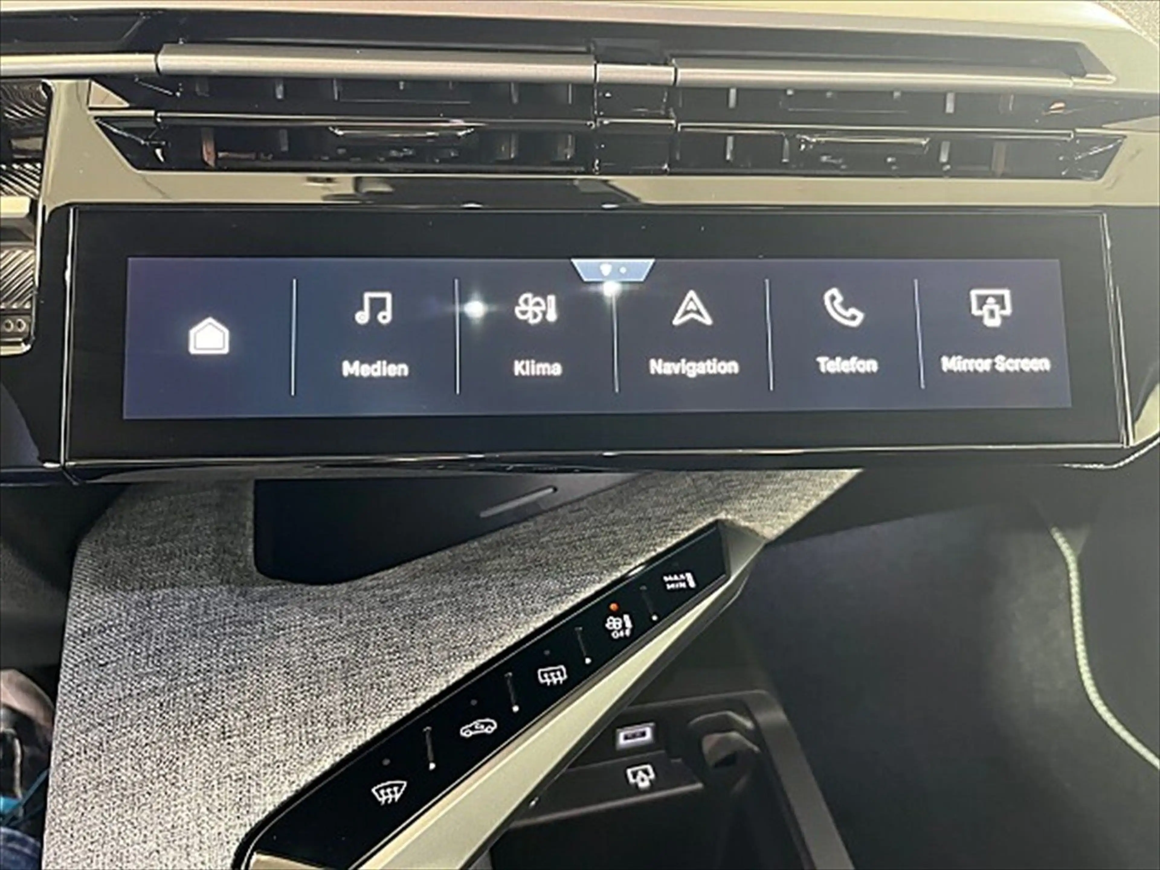 Peugeot 5008 1.2 145 GT Exclusive ACC Alcantara LED Navi — photo 18