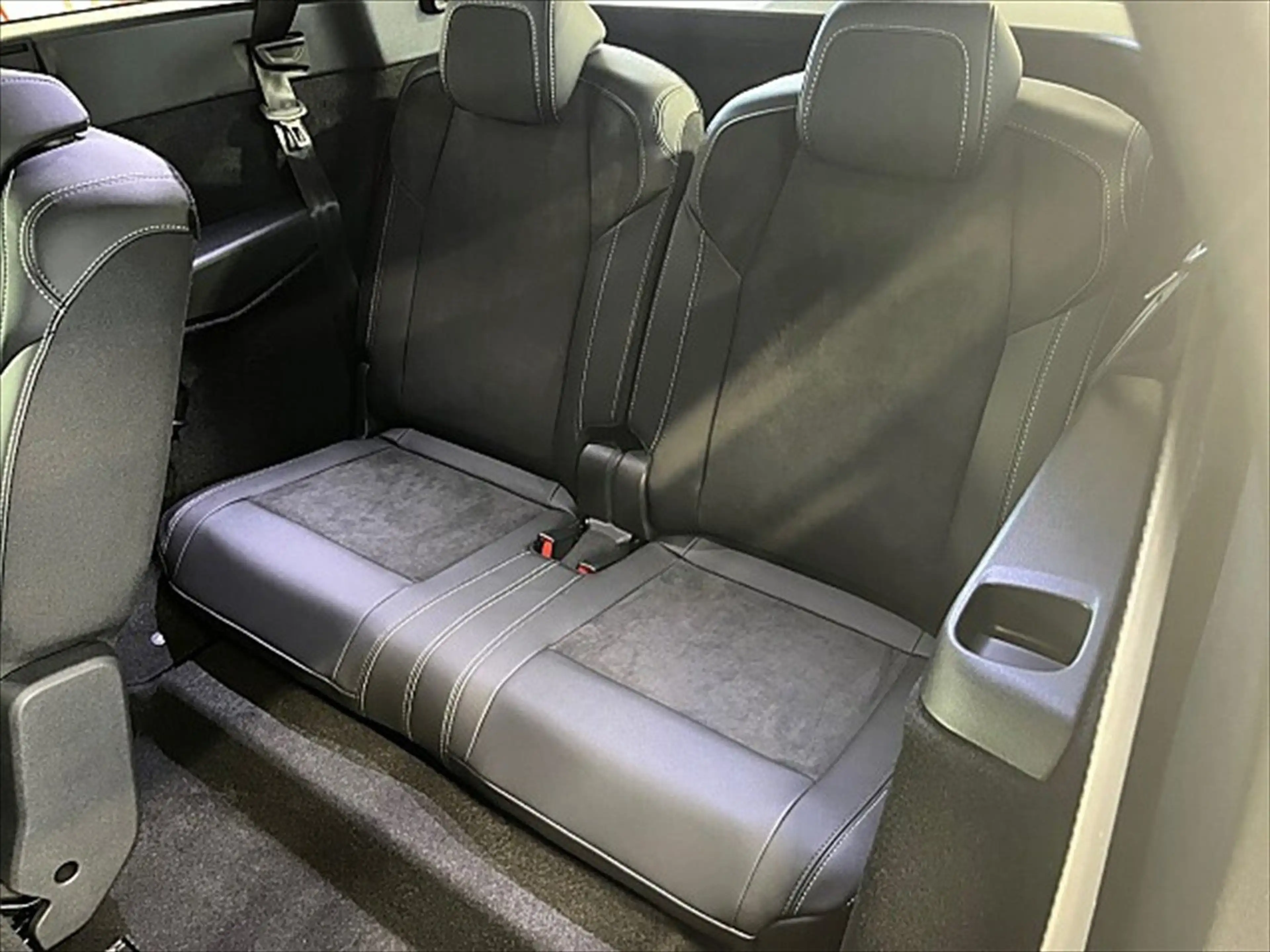 Peugeot 5008 1.2 145 GT Exclusive ACC Alcantara LED Navi — photo 16