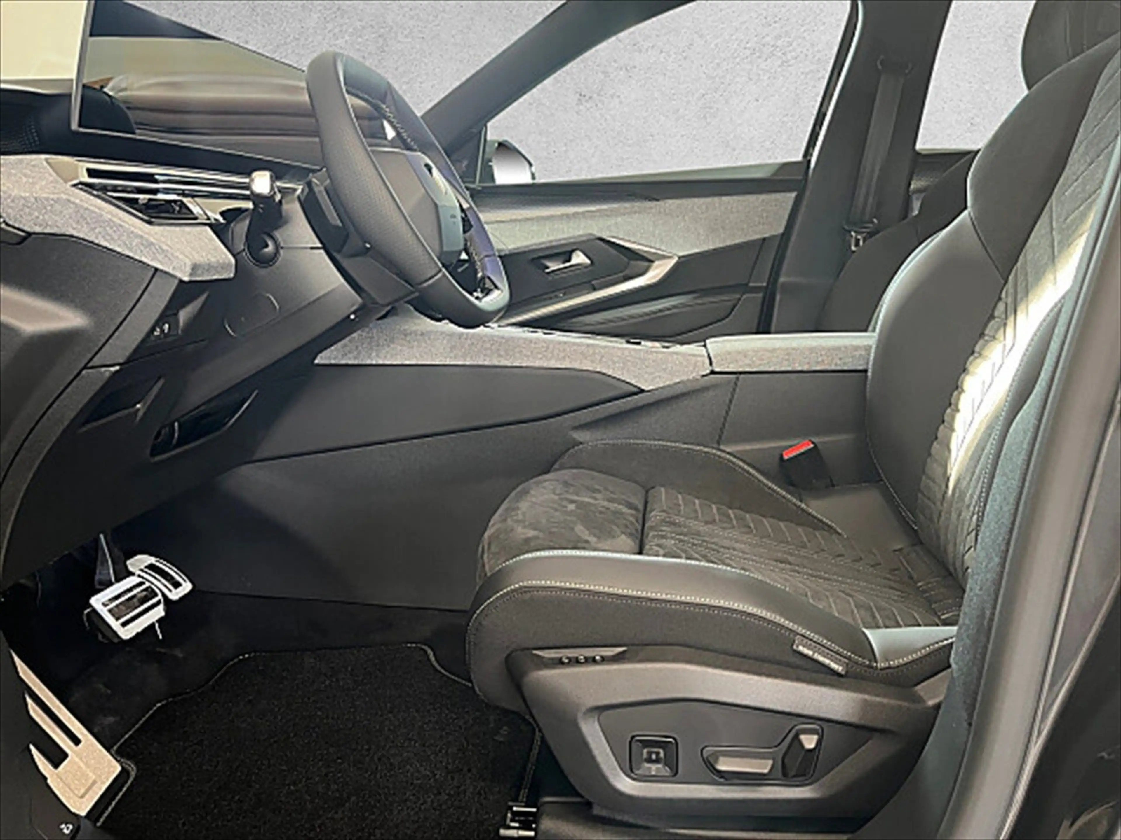 Peugeot 5008 1.2 145 GT Exclusive ACC Alcantara LED Navi — photo 6