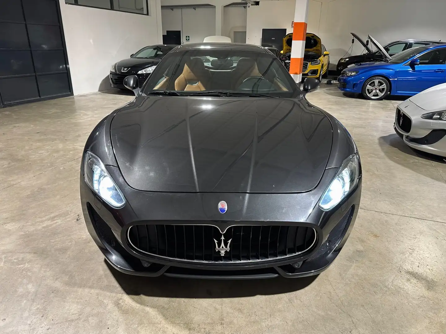 Maserati GranTurismo Sport 4.7 V8 FERRARI-GARANZIA Grau - 2