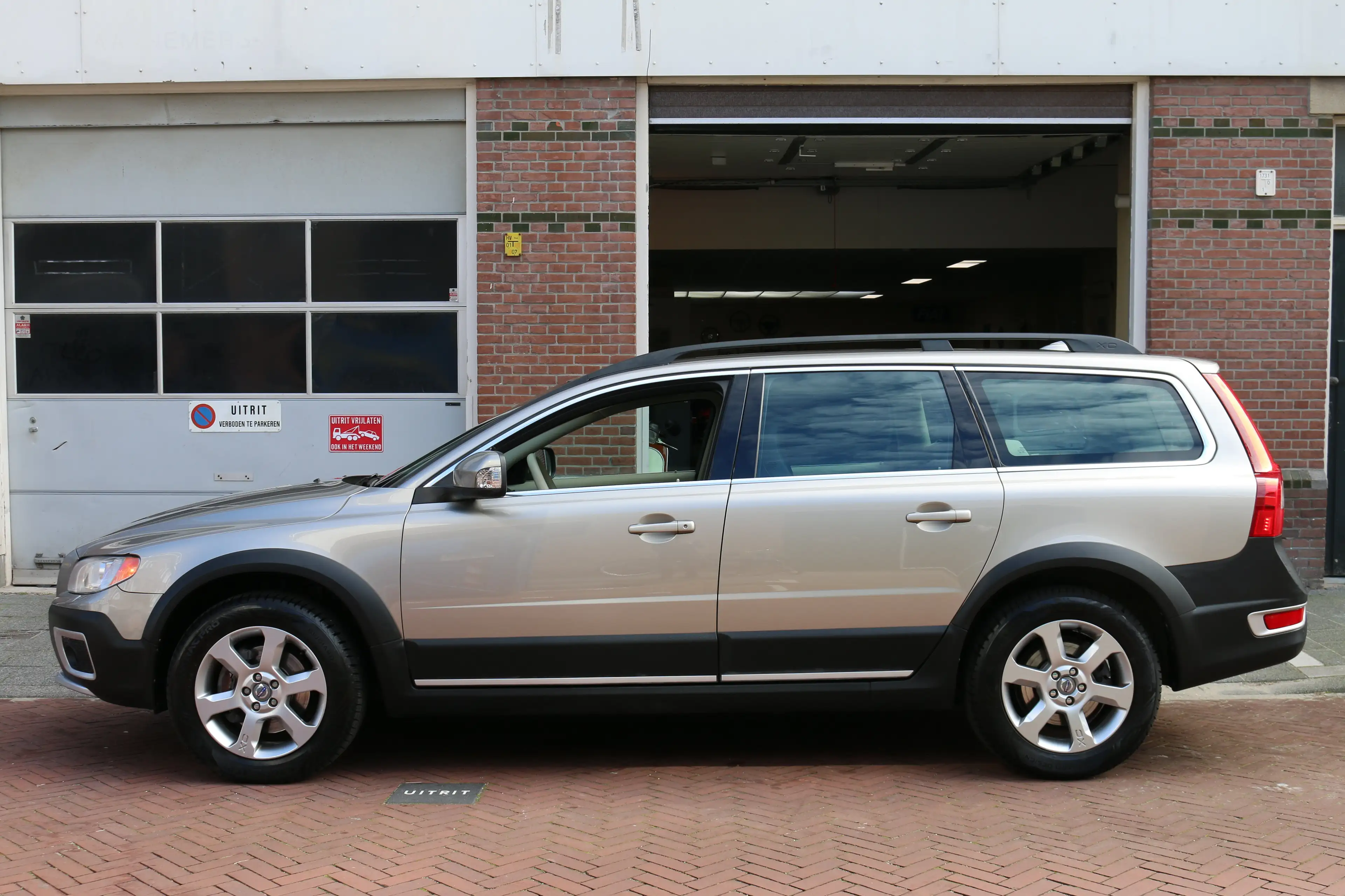 Volvo XC70 3.2 Summum — photo 6