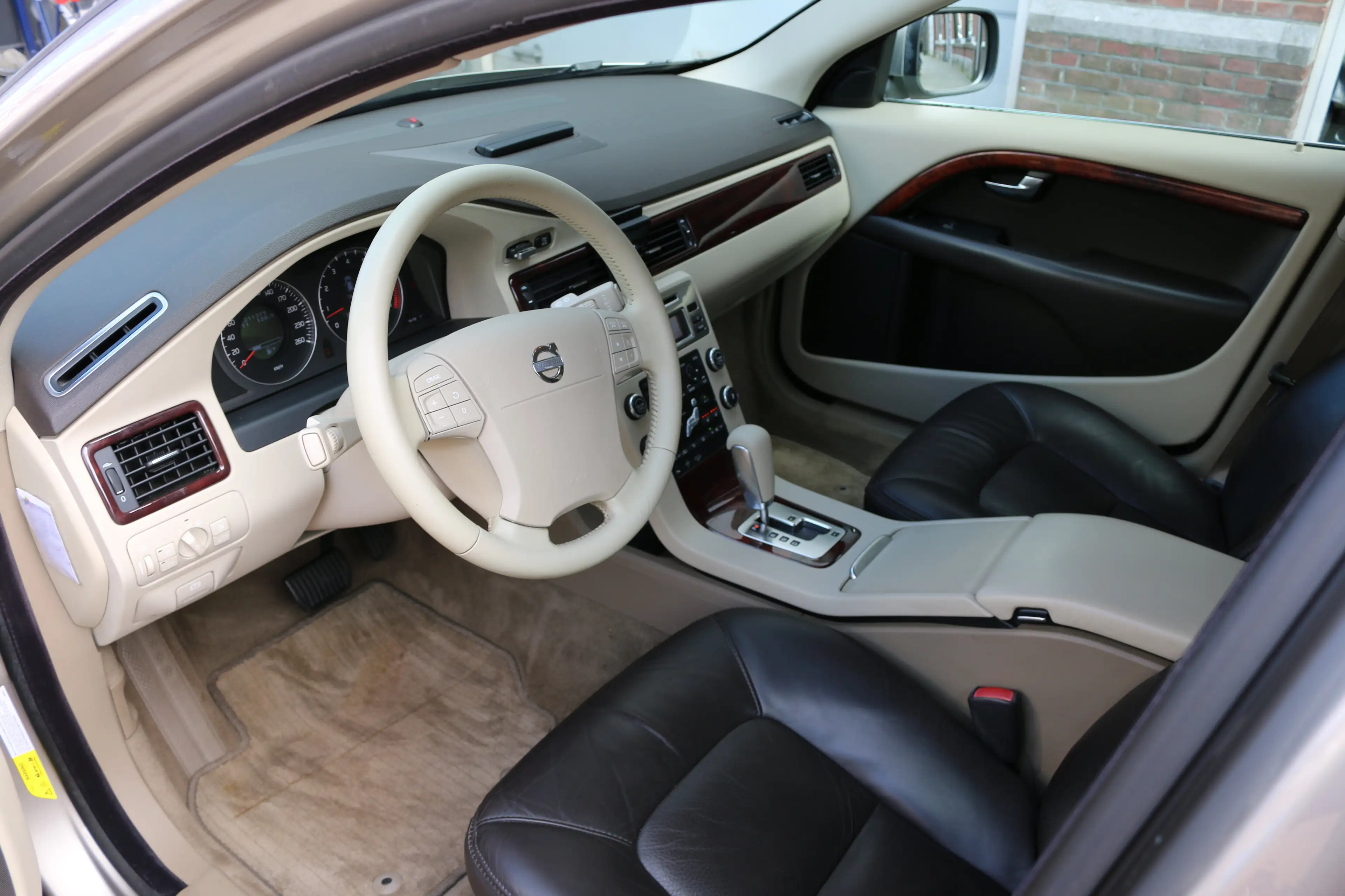 Volvo XC70 3.2 Summum — photo 8