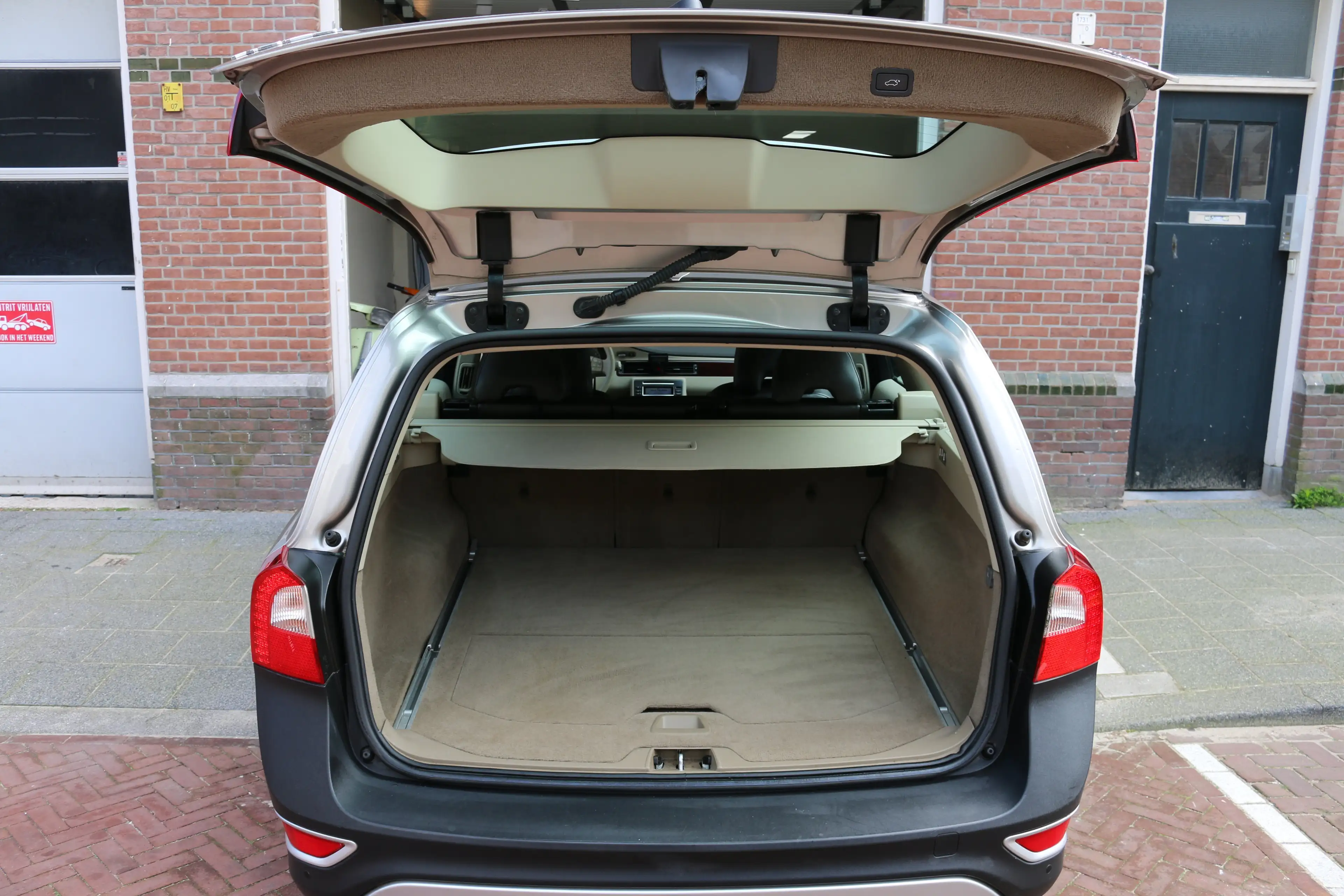 Volvo XC70 3.2 Summum — photo 12