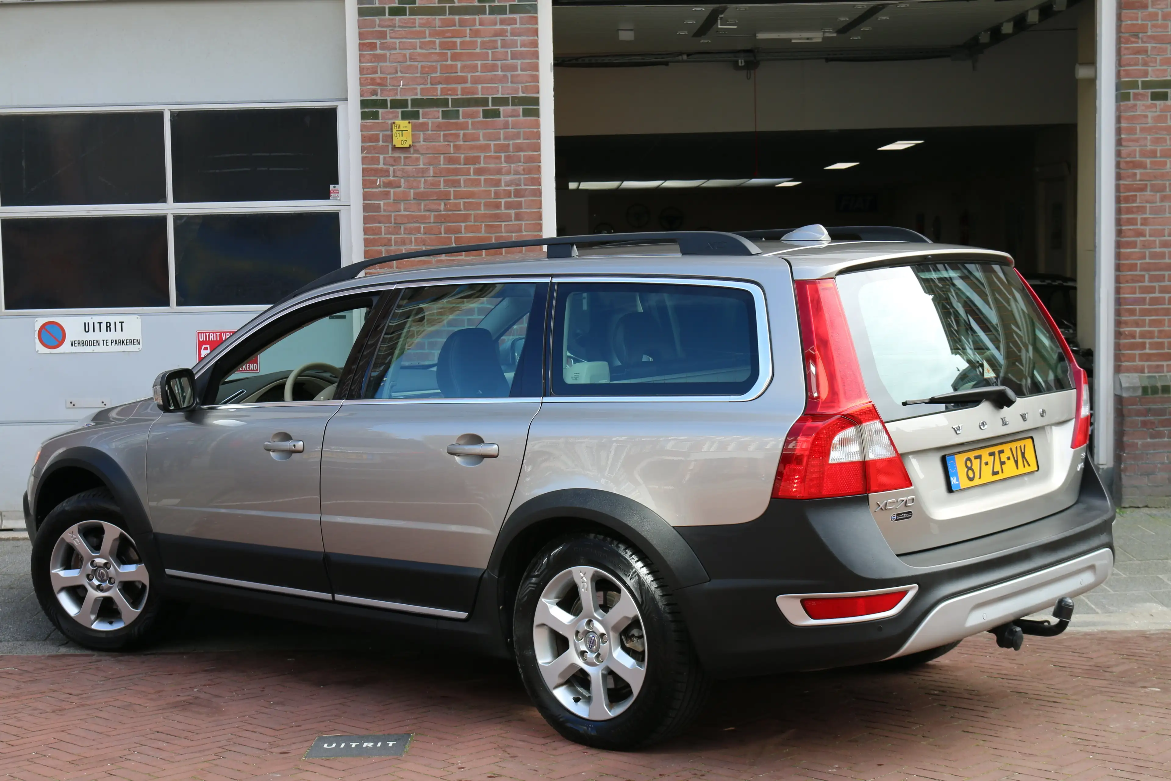 Volvo XC70 3.2 Summum — photo 9