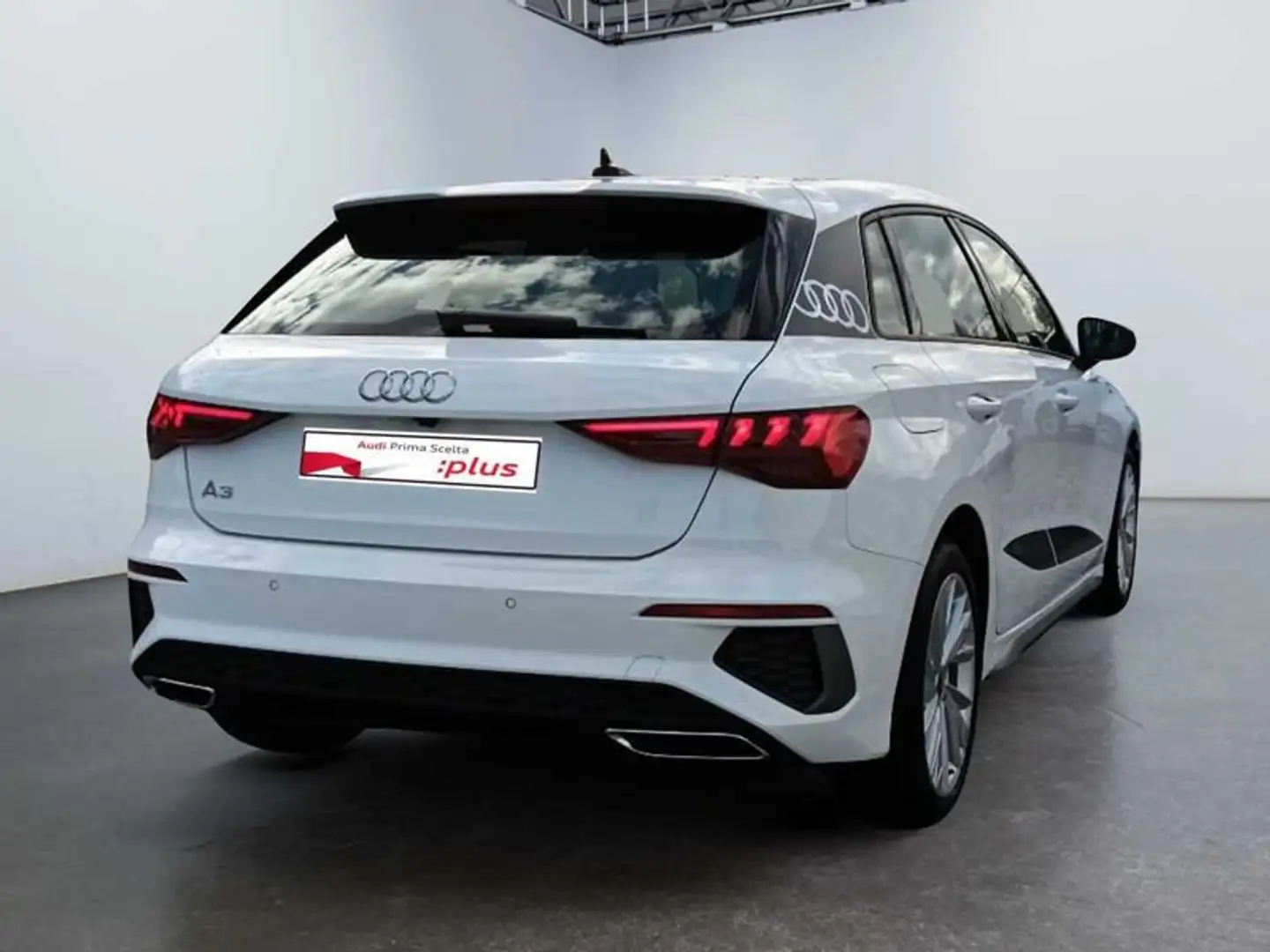 Audi A3 4ª serie SPB Sportback 30 TDI S tronic S line edi Bianco - 2