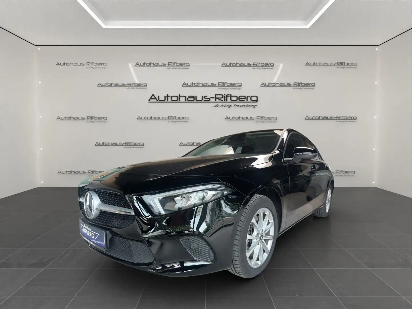 Mercedes-Benz A 250 e 8-G DCT Business LED/17Zoll/Kamera/Navi Noir - 1