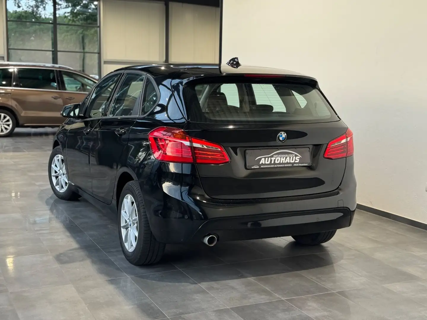 BMW 218 Baureihe 2 Active Tourer 218 d Automatik Nav Negro - 2