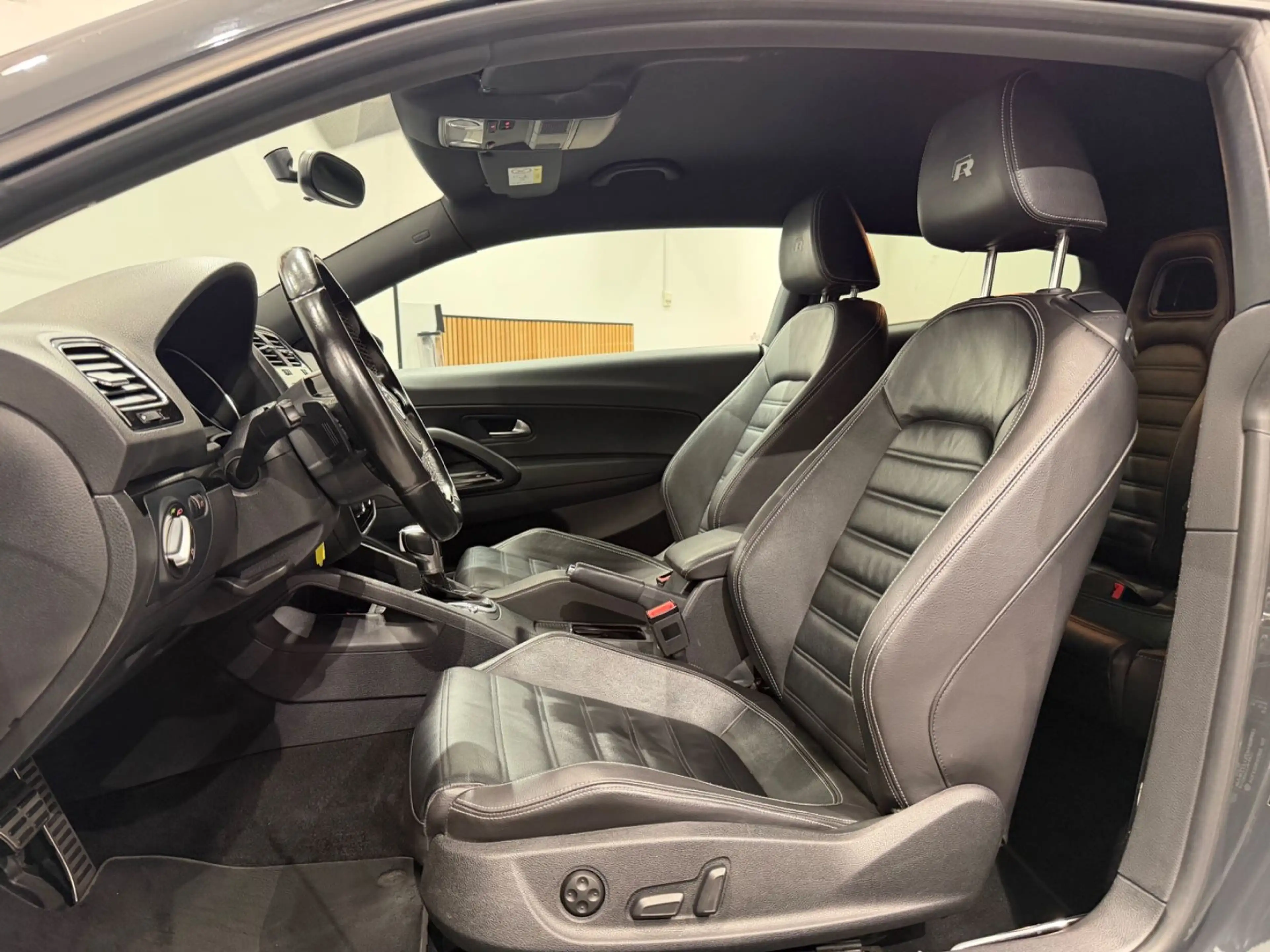 Volkswagen Scirocco R DSG URANOGRAU LEDER+BI-XENON+8xALU — photo 14