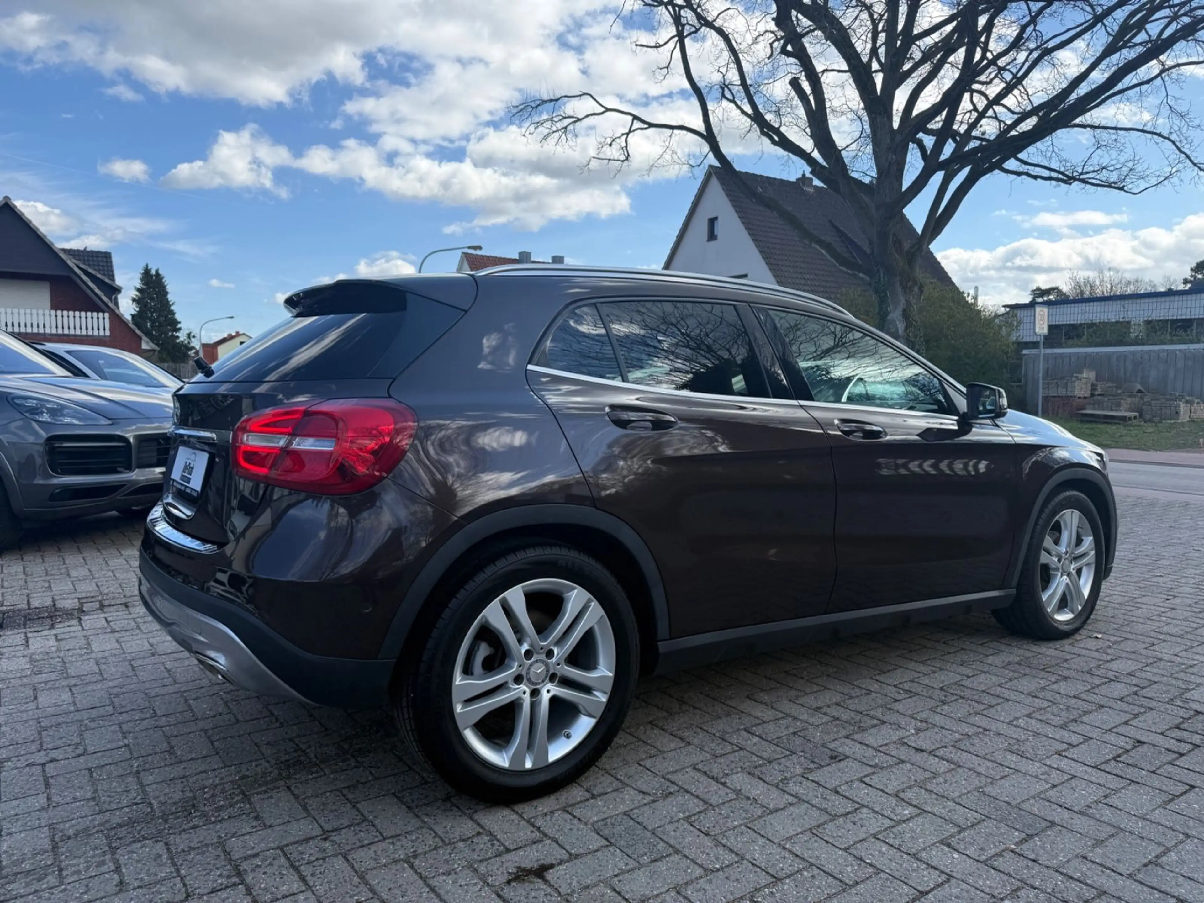 Mercedes-Benz GLA 200 *LED*XENON*SHZ*PDC*NAVI* — photo 9