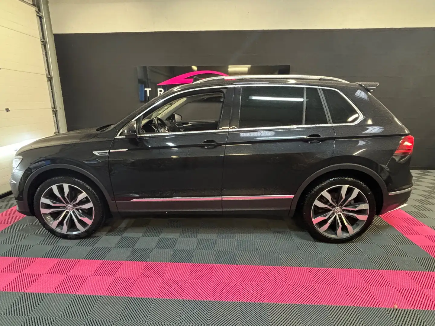 Volkswagen Tiguan Carat Exclusive Negro - 2