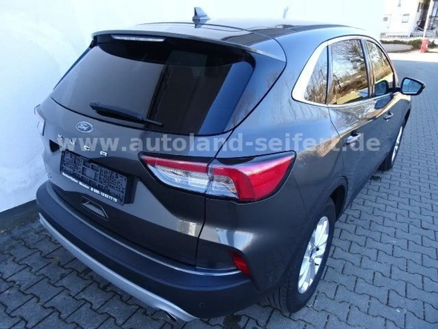 Ford Kuga 2,0 EB 4x4-AWD/Titanim X/Aut./Navi/LED/CAM Grijs - 2