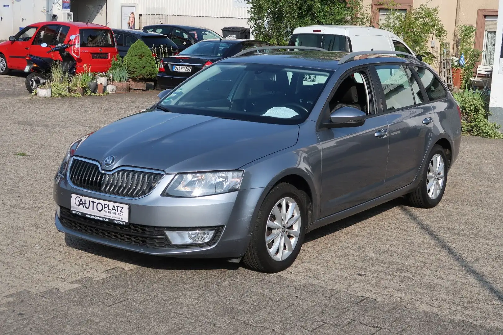 Skoda Octavia Combi 4x4 *NAVI *1.HAND Grau - 2