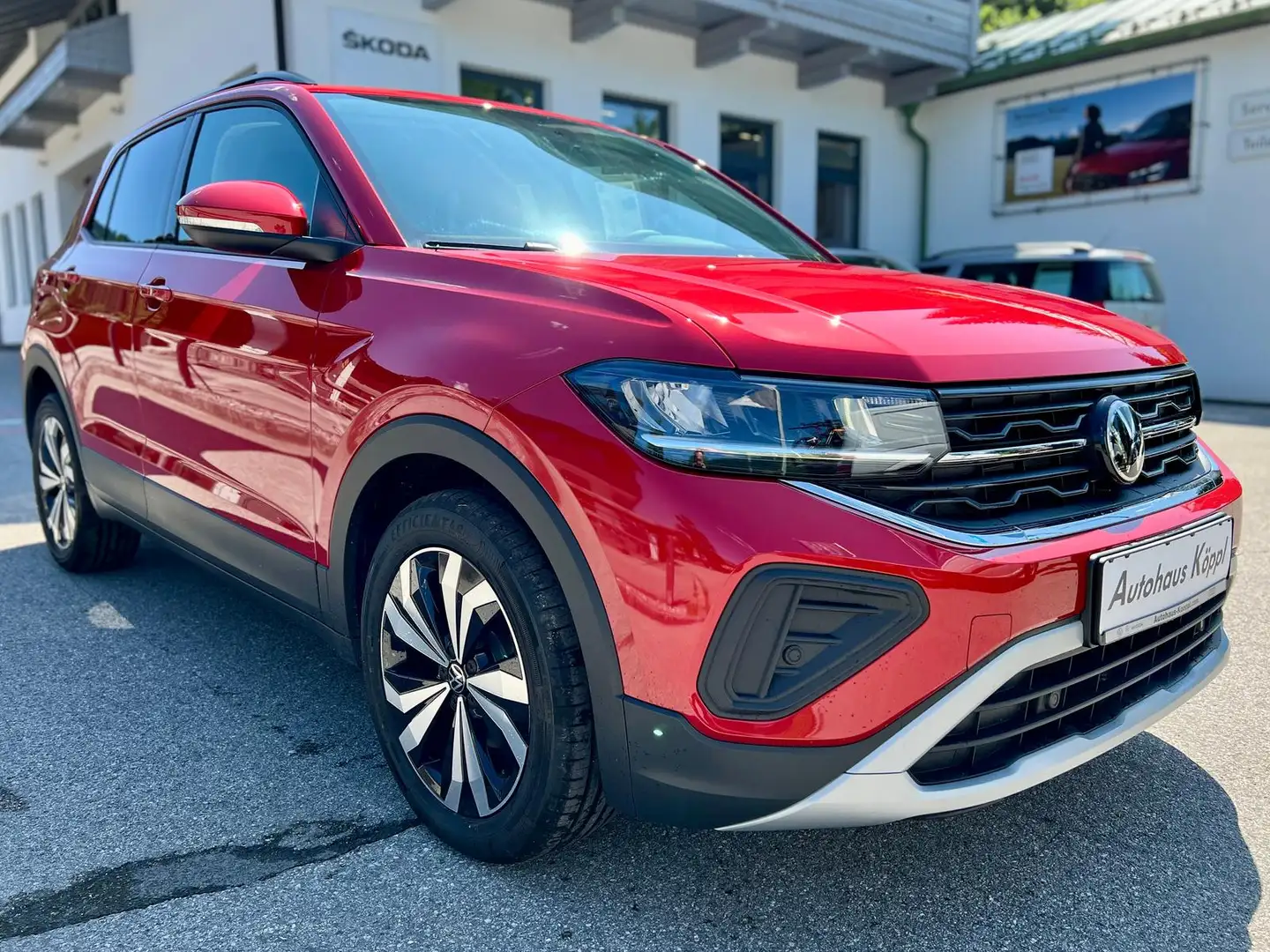 Volkswagen T-Cross 1.0 TSI DSG Life ACC 17" Ready2Discover Rot - 2