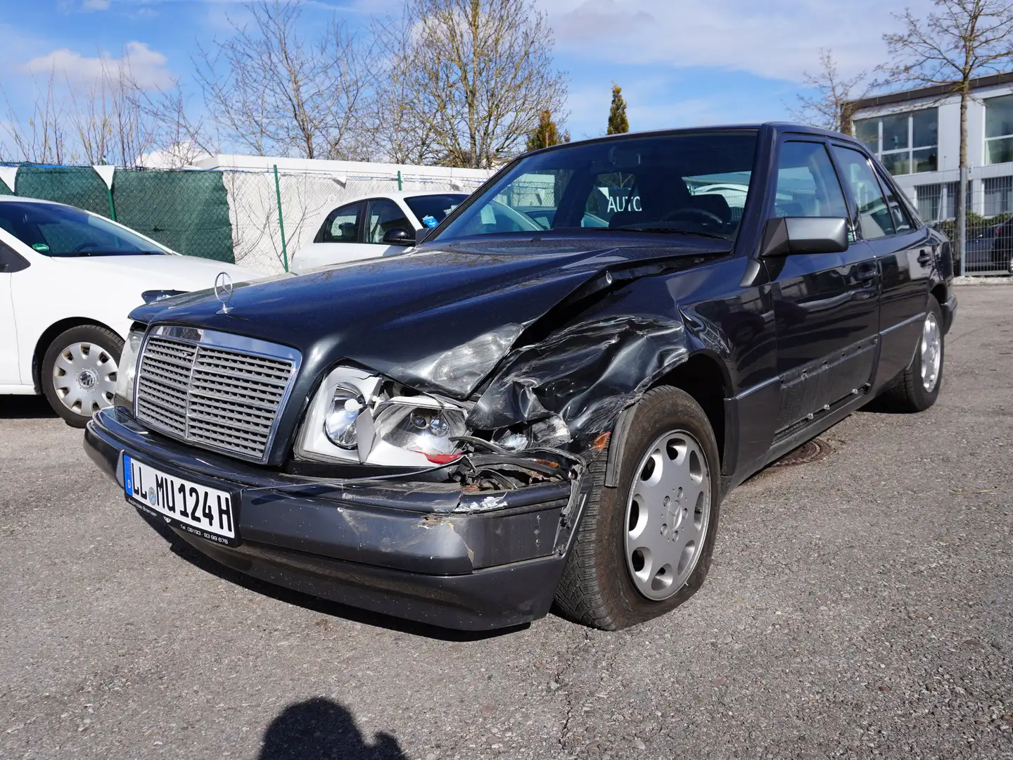 Mercedes-Benz E 220 W 124*E 220*AUTOMATIK*EL.SCHIEBEDACH* Noir - 1