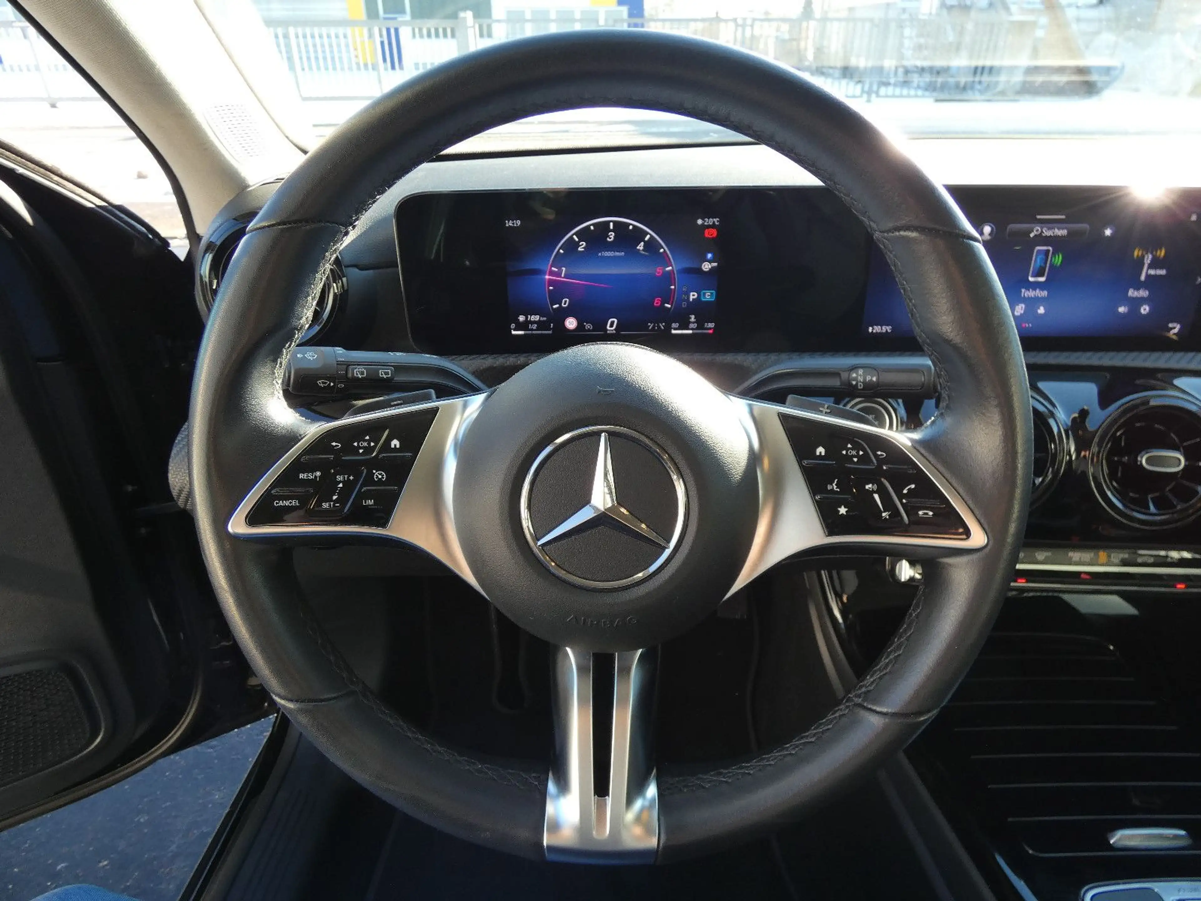 Mercedes-Benz A 180 d DCT LED Navi Teilleder SHZ Kamera 1-Hand — photo 13
