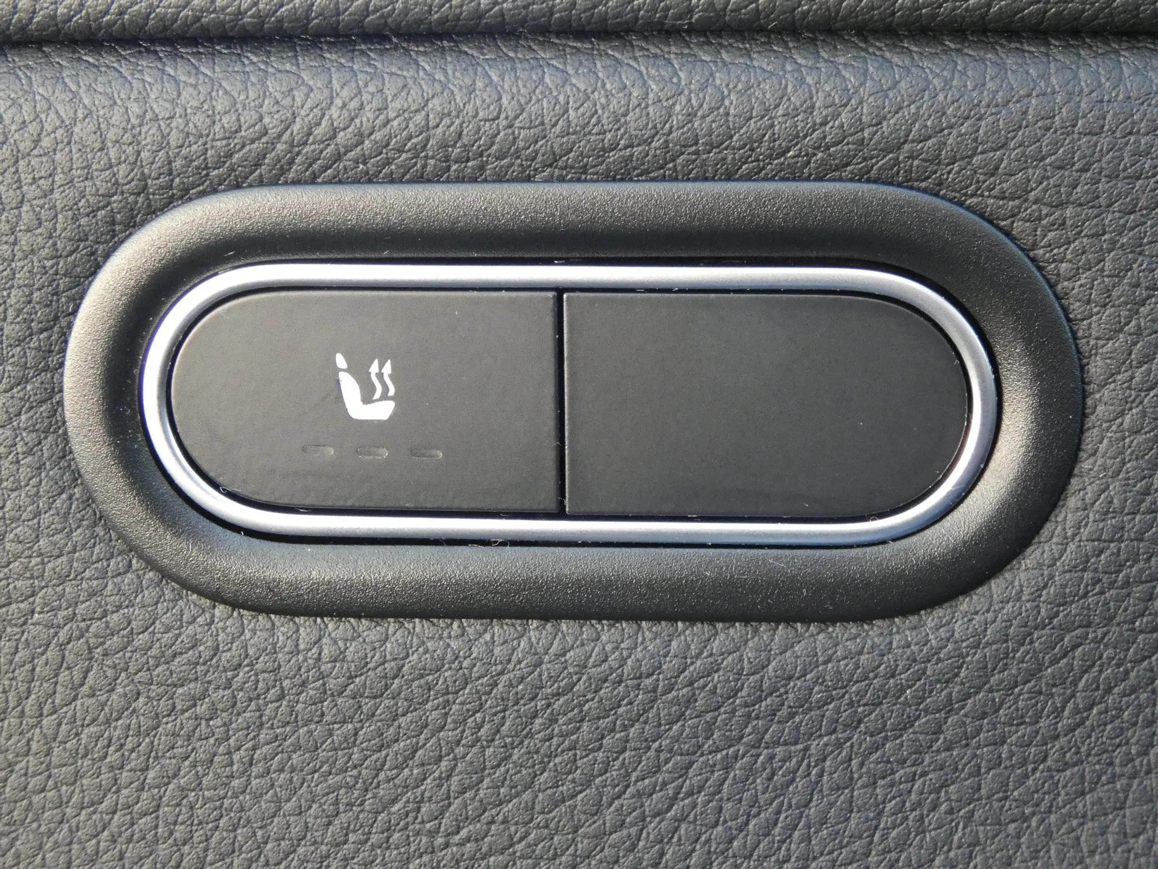 Mercedes-Benz A 180 d DCT LED Navi Teilleder SHZ Kamera 1-Hand — photo 16