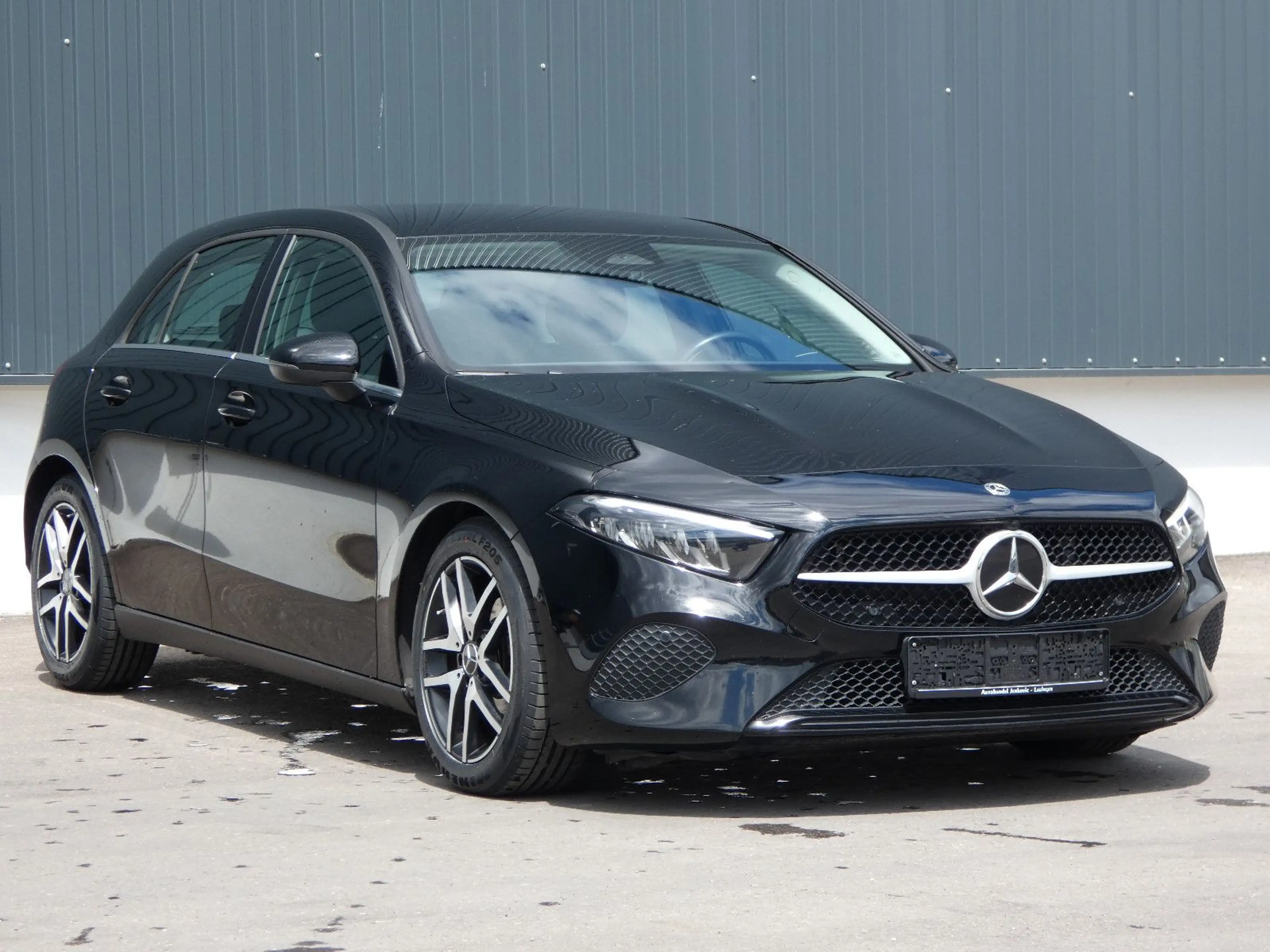Mercedes-Benz A 180 d DCT LED Navi Teilleder SHZ Kamera 1-Hand — photo 18