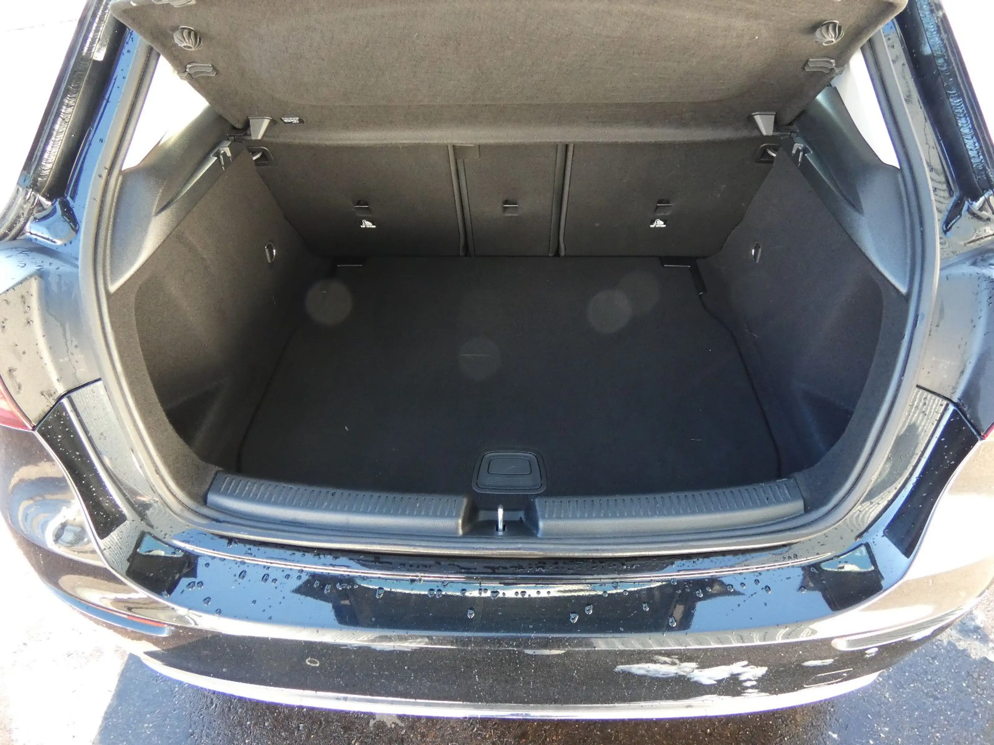 Mercedes-Benz A 180 d DCT LED Navi Teilleder SHZ Kamera 1-Hand — photo 17