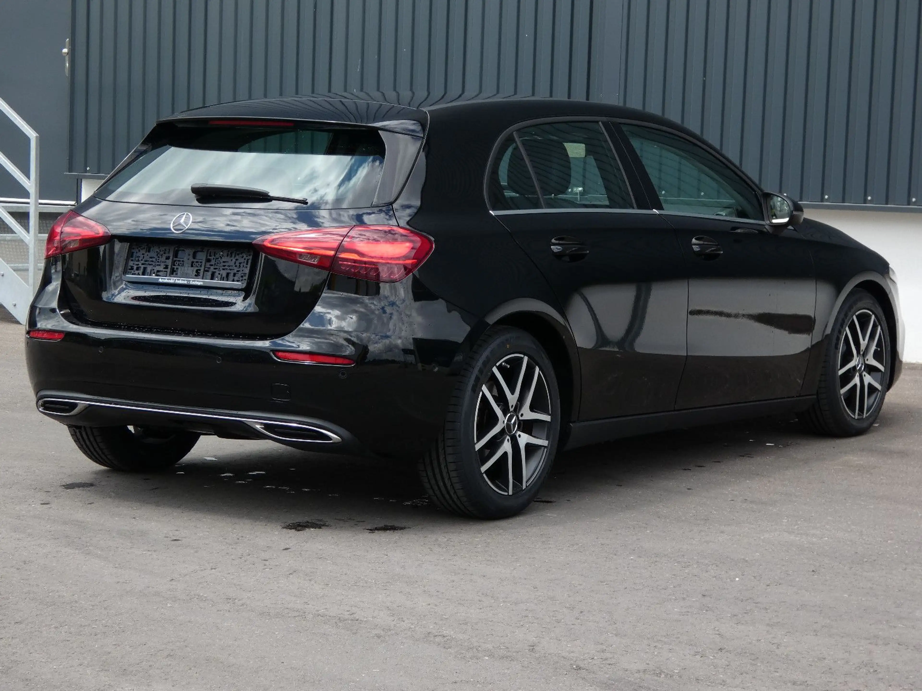 Mercedes-Benz A 180 d DCT LED Navi Teilleder SHZ Kamera 1-Hand — photo 26