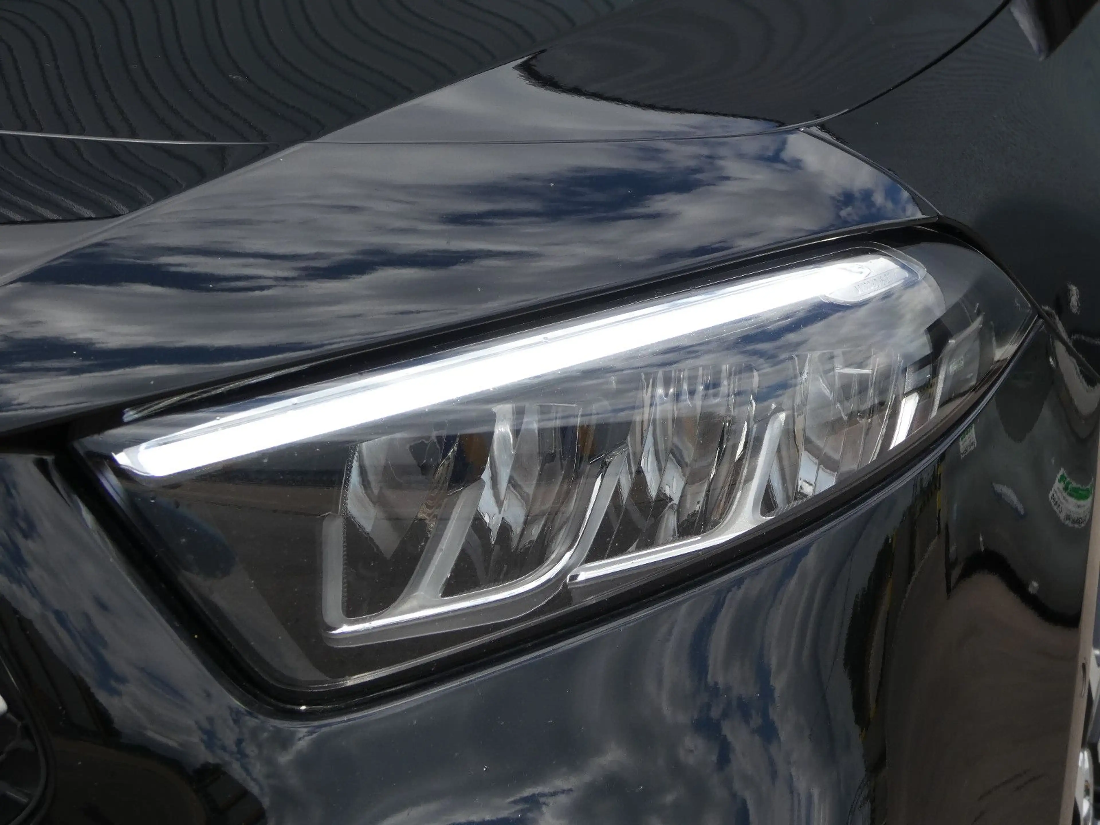 Mercedes-Benz A 180 d DCT LED Navi Teilleder SHZ Kamera 1-Hand — photo 21