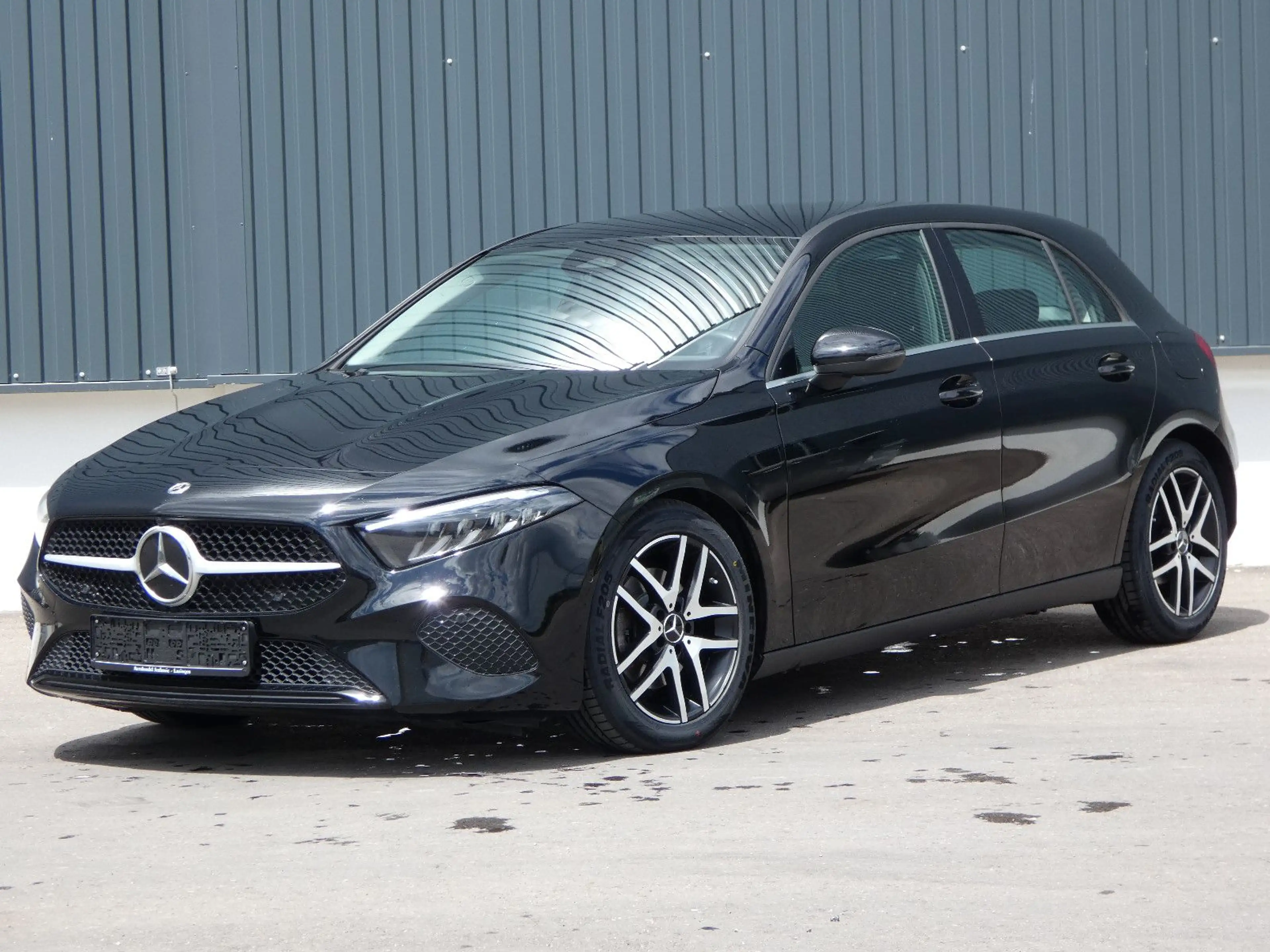 Mercedes-Benz A 180 d DCT LED Navi Teilleder SHZ Kamera 1-Hand