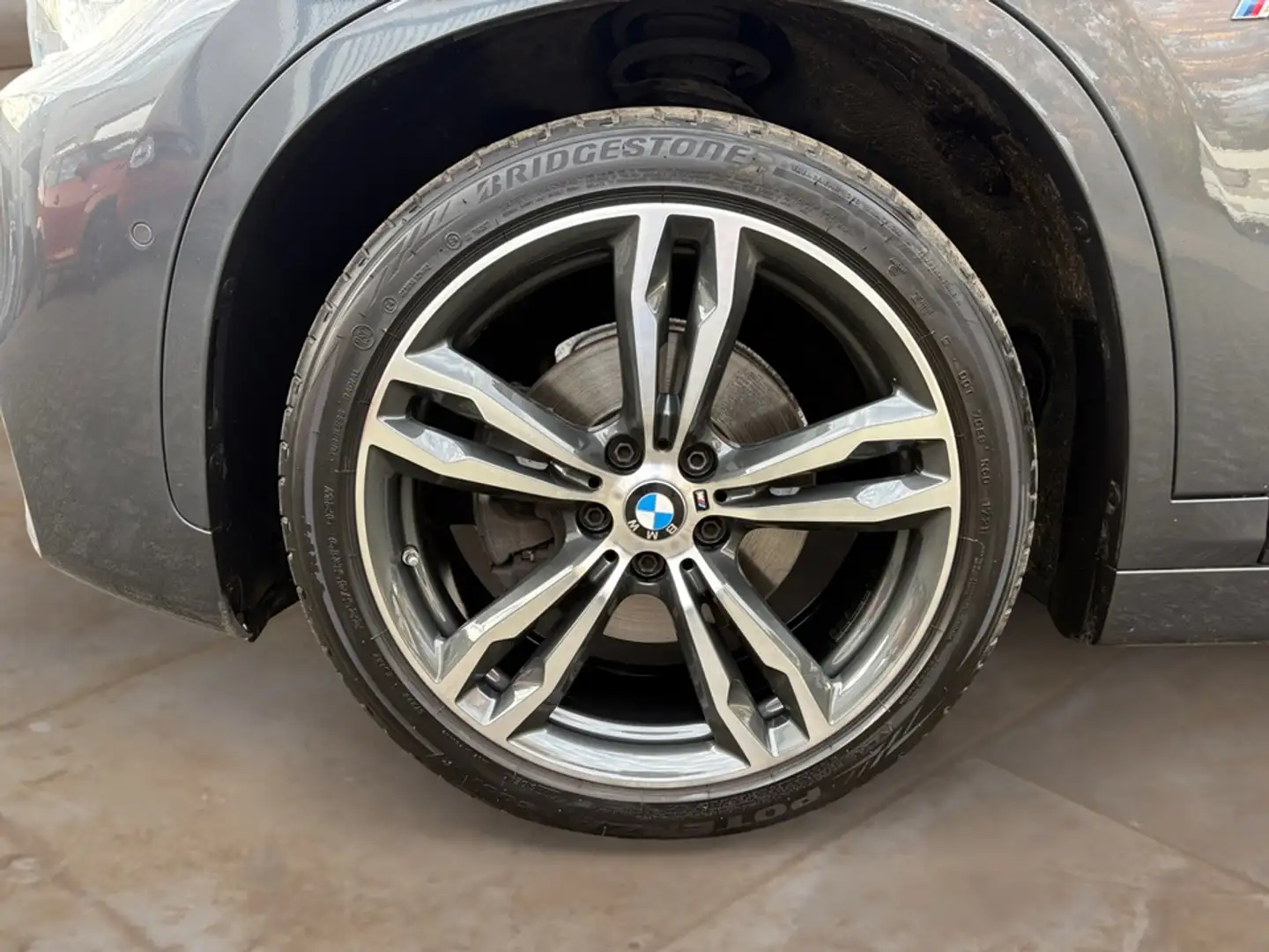 BMW X1 xDrive18d M Sport + GARANTIE Gris - 2