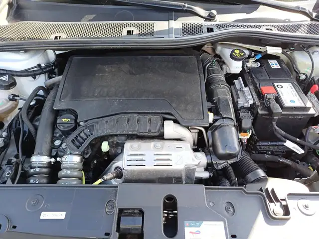 Peugeot 208 view 8
