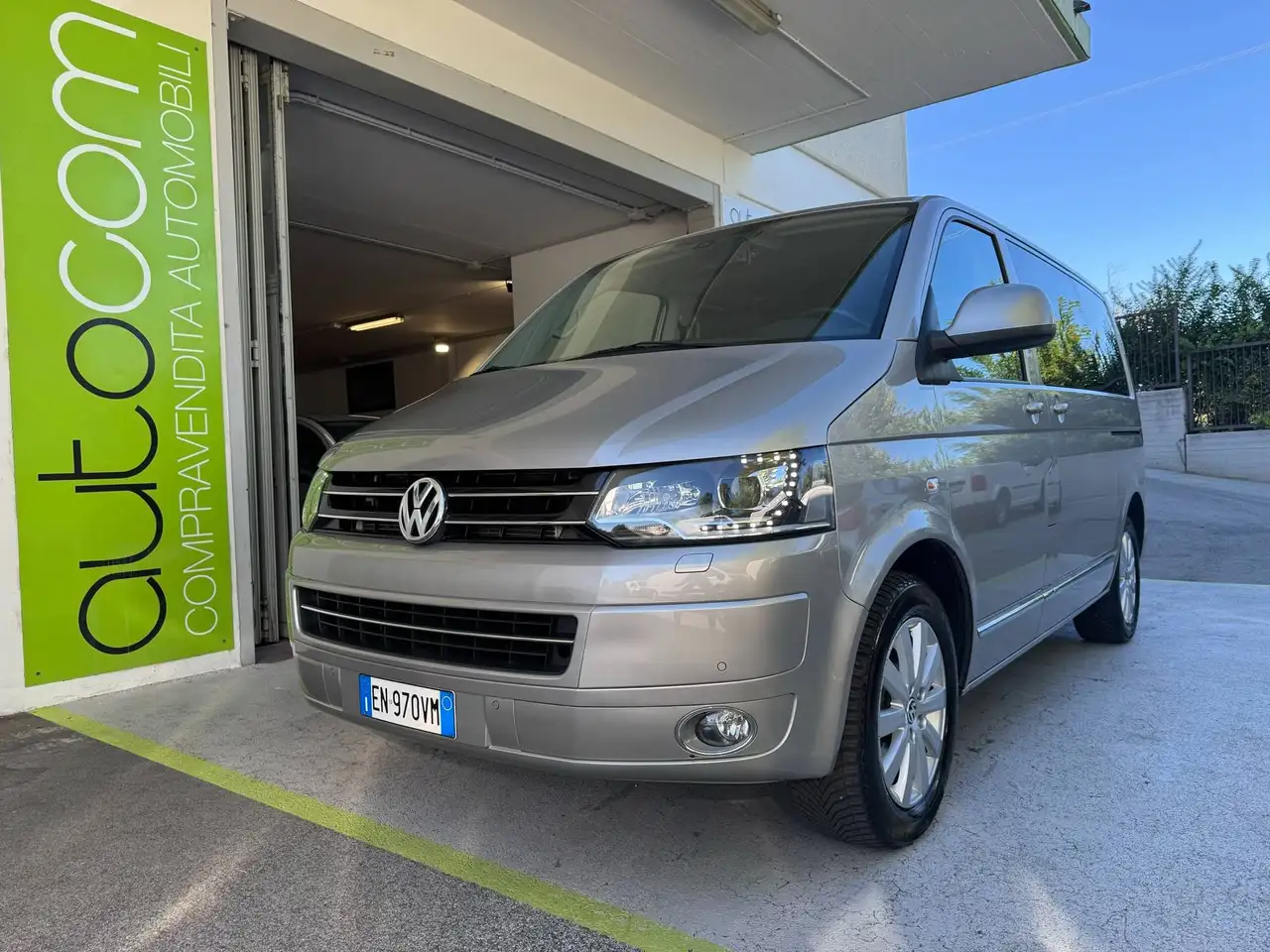 Volkswagen T5 Multivan 2.0 tdi Highline 140cv dsg UNICO PROPRIETARIO GARANZIA 24 MESI TUTTI TAGLIANDI TETTO — photo 1 of 15