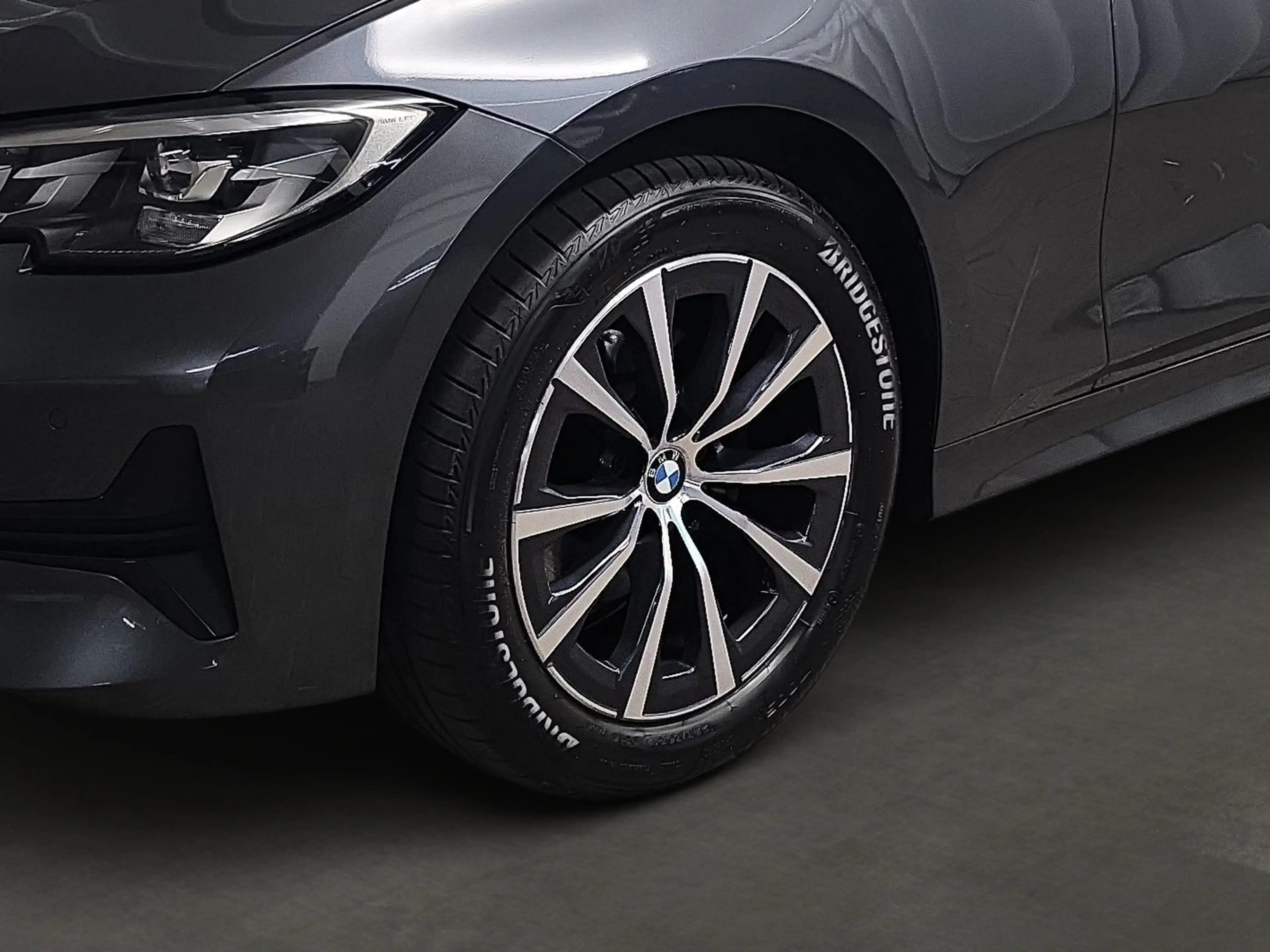 BMW 320 d xDrive HeadUp*LiveCockpitProf*Sportsitze* — photo 6
