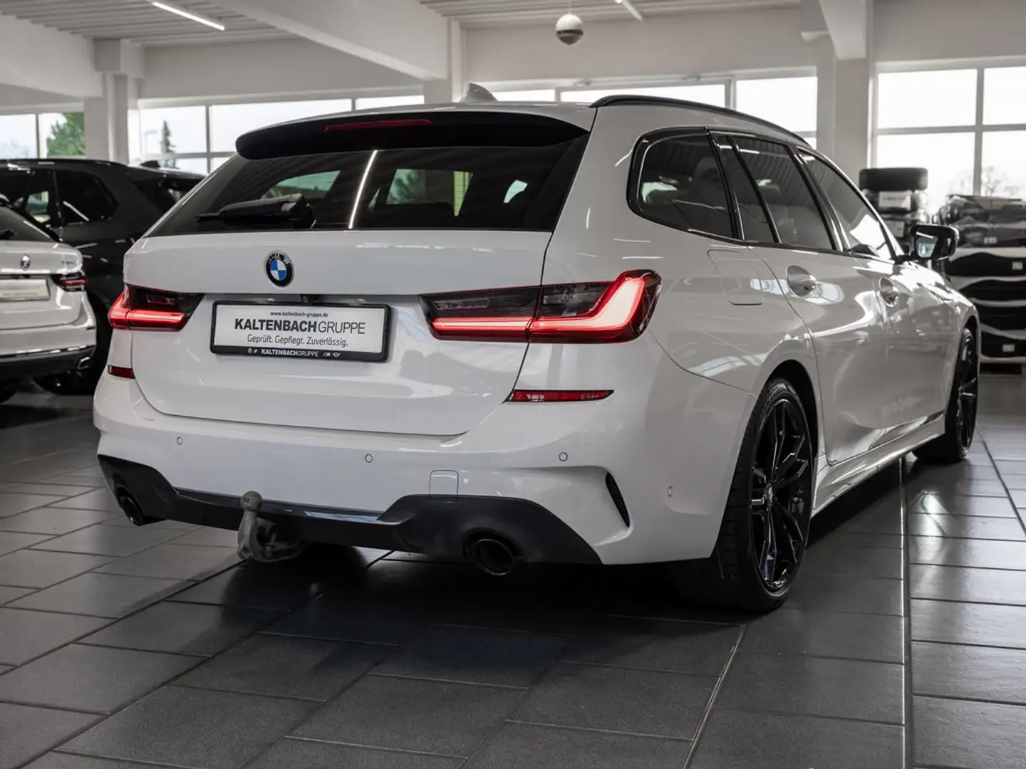 BMW 330 d Touring xDrive M-Sport PANO AHK HUD 360° Weiß - 2
