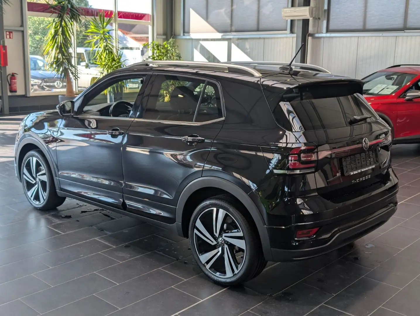 Volkswagen T-Cross 1.5 TSI ACT OPF DSG Style R-Line 8-fach Schwarz - 2