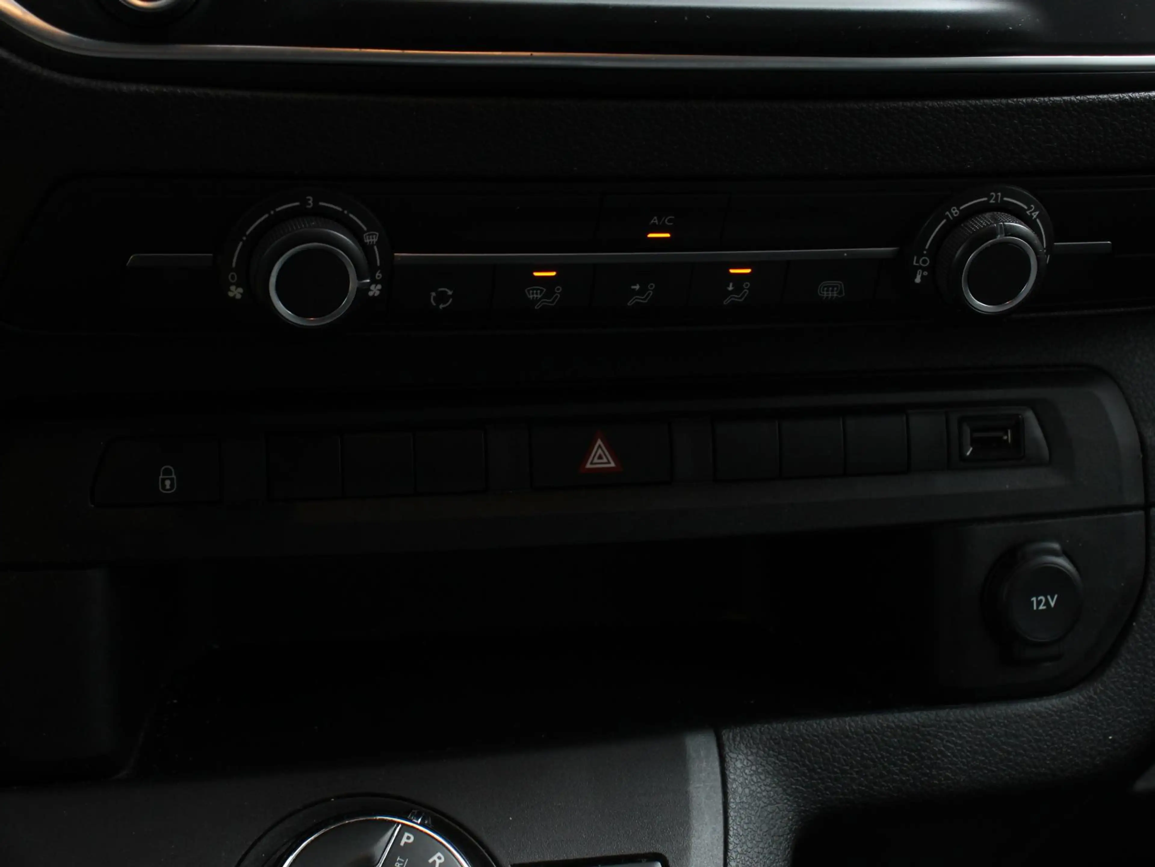 Peugeot Expert 2.0 BlueHDI 180pk Automaat L3 Premium DC Navigatie — photo 15