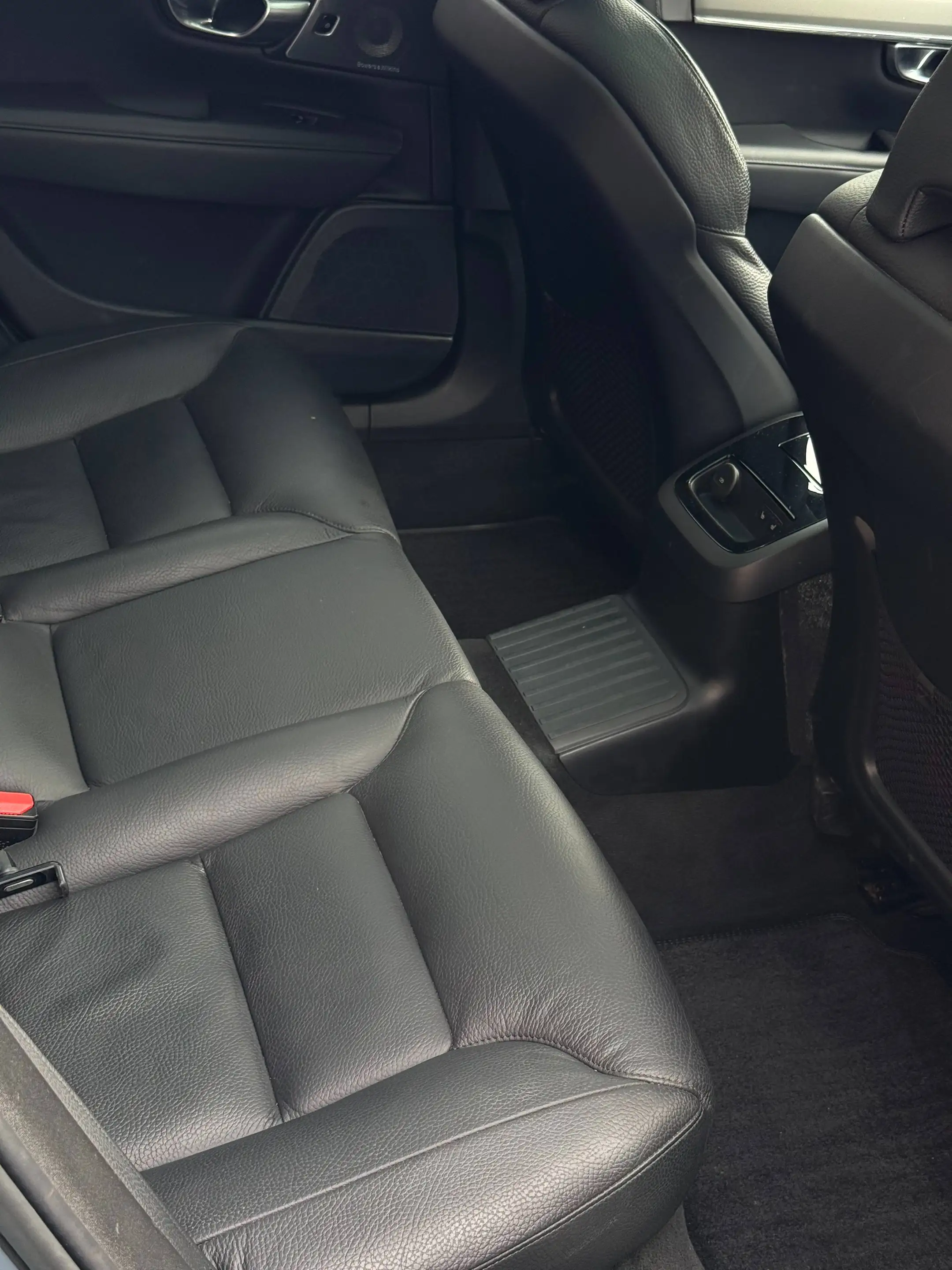 Volvo V90 T6 Recharge AWD Ultra Dark *FULL*360*PANO*B&W*Headup* — photo 17