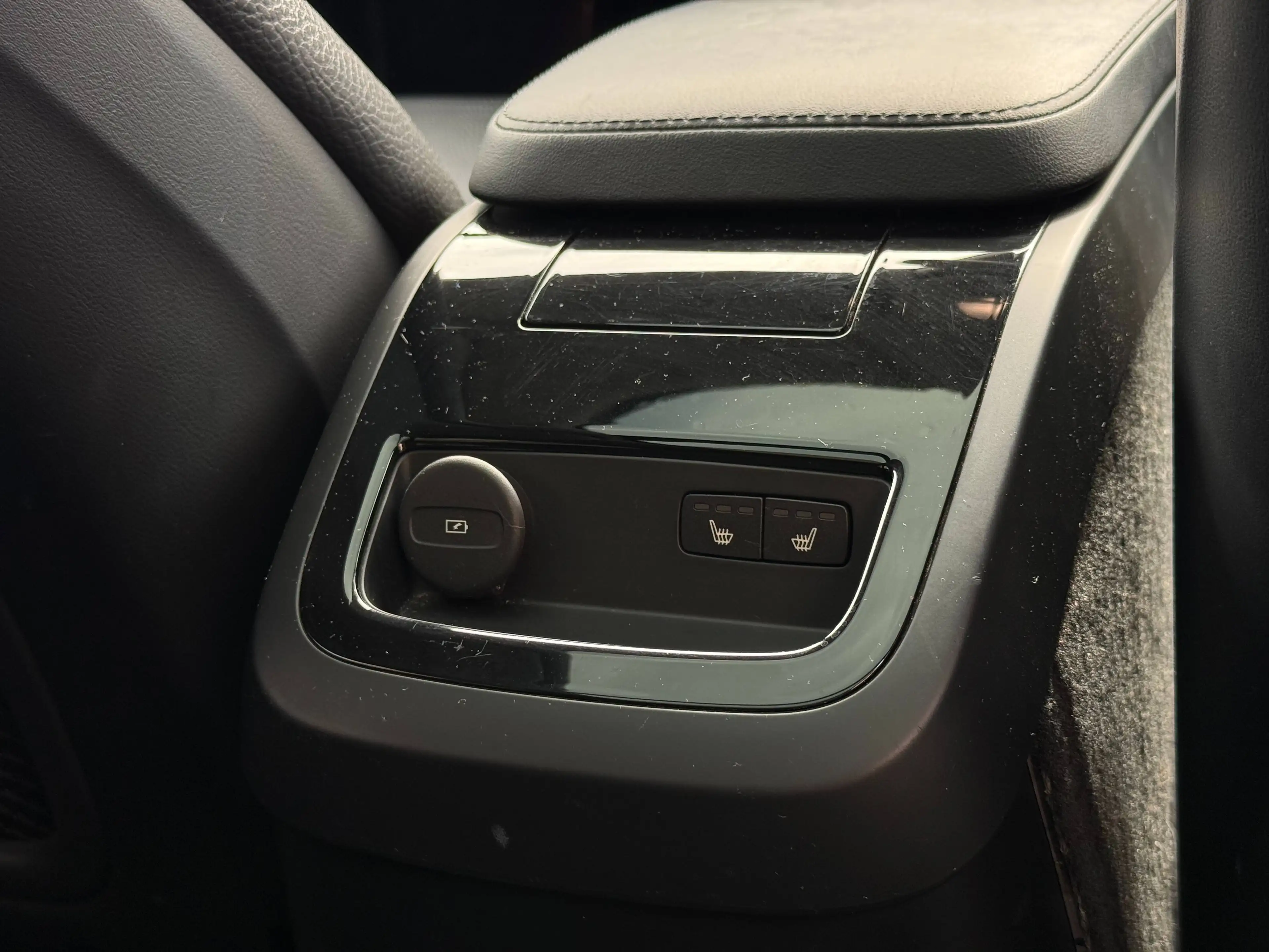 Volvo V90 T6 Recharge AWD Ultra Dark *FULL*360*PANO*B&W*Headup* — photo 23