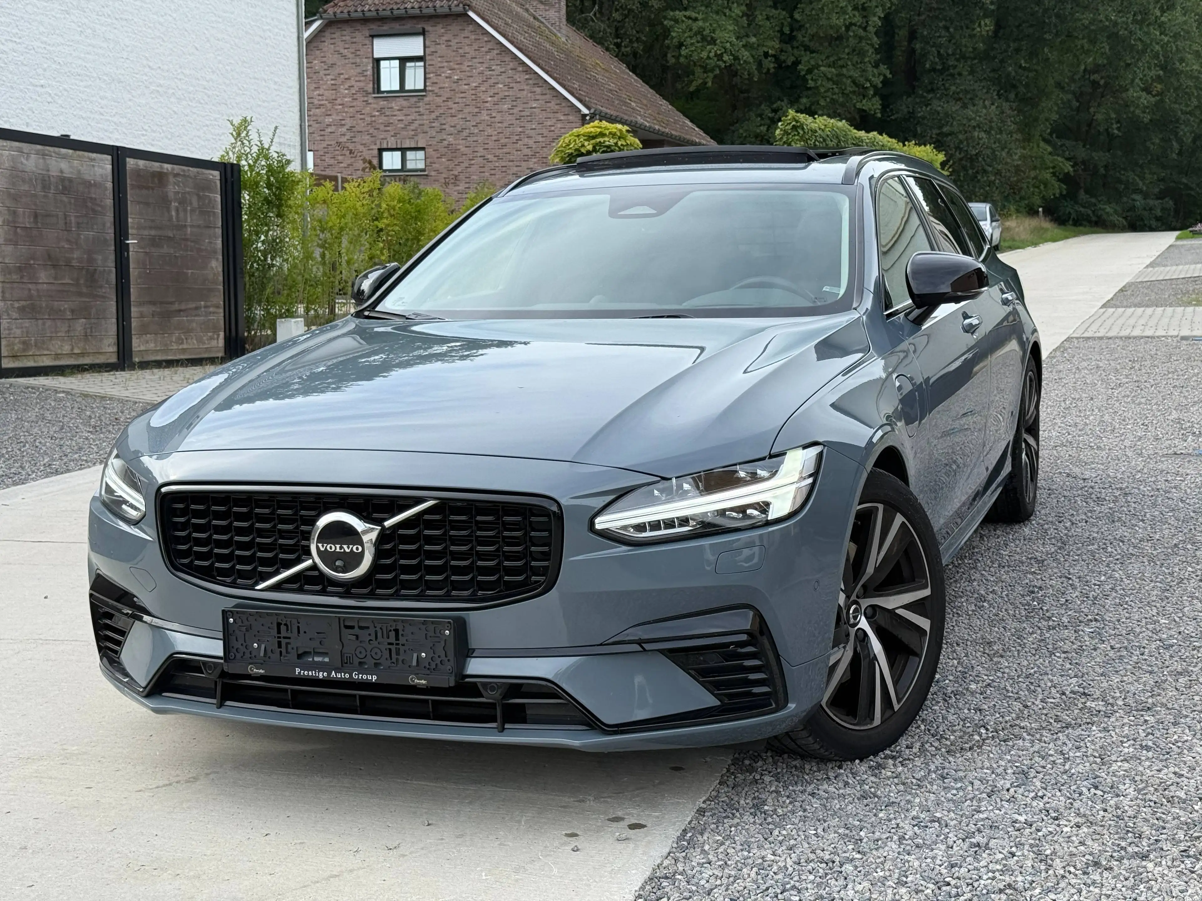 Volvo V90 T6 Recharge AWD Ultra Dark *FULL*360*PANO*B&W*Headup* — photo 3