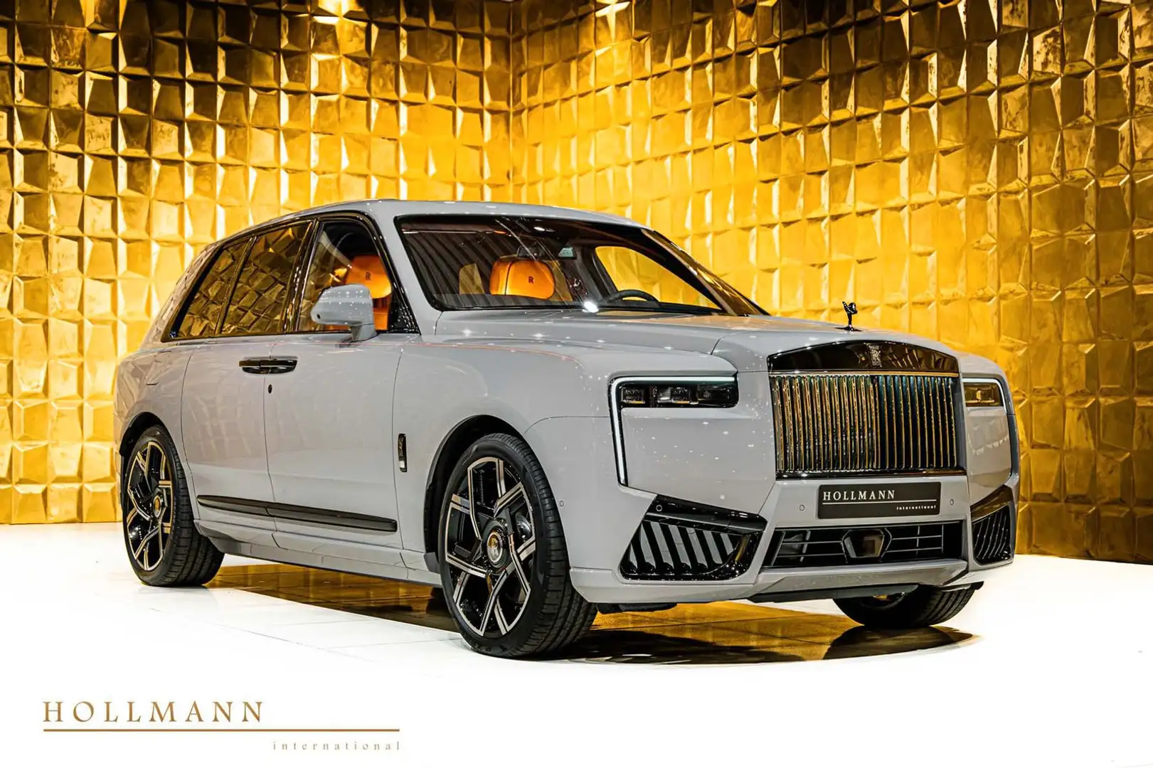 Rolls-Royce Cullinan SERIES II + BLACK BADGE + 4 SEATS Grijs - 1