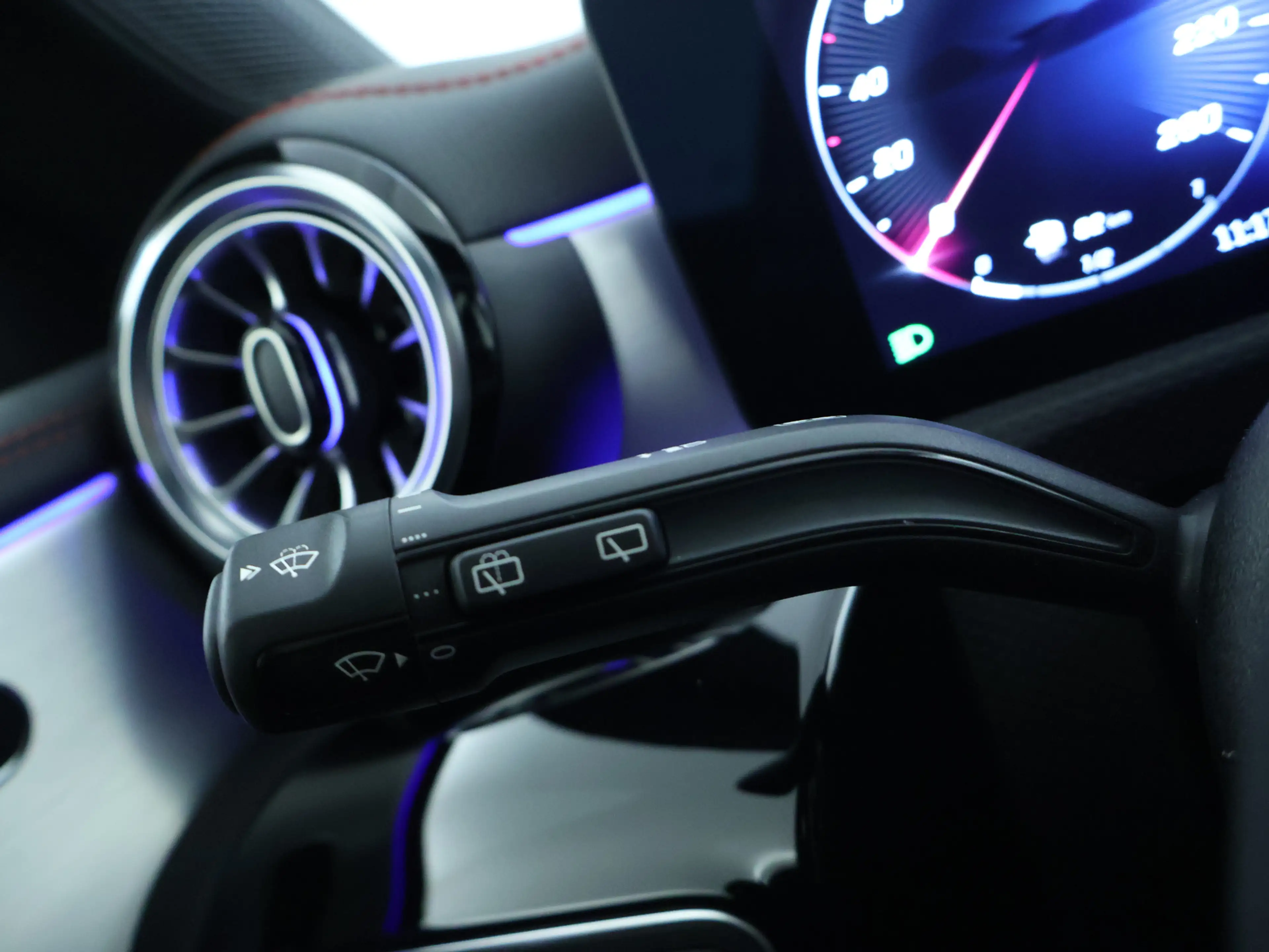 Mercedes-Benz CLA 180 Shooting Brake Star Edition AMG Line LIMITED | Tre — photo 11