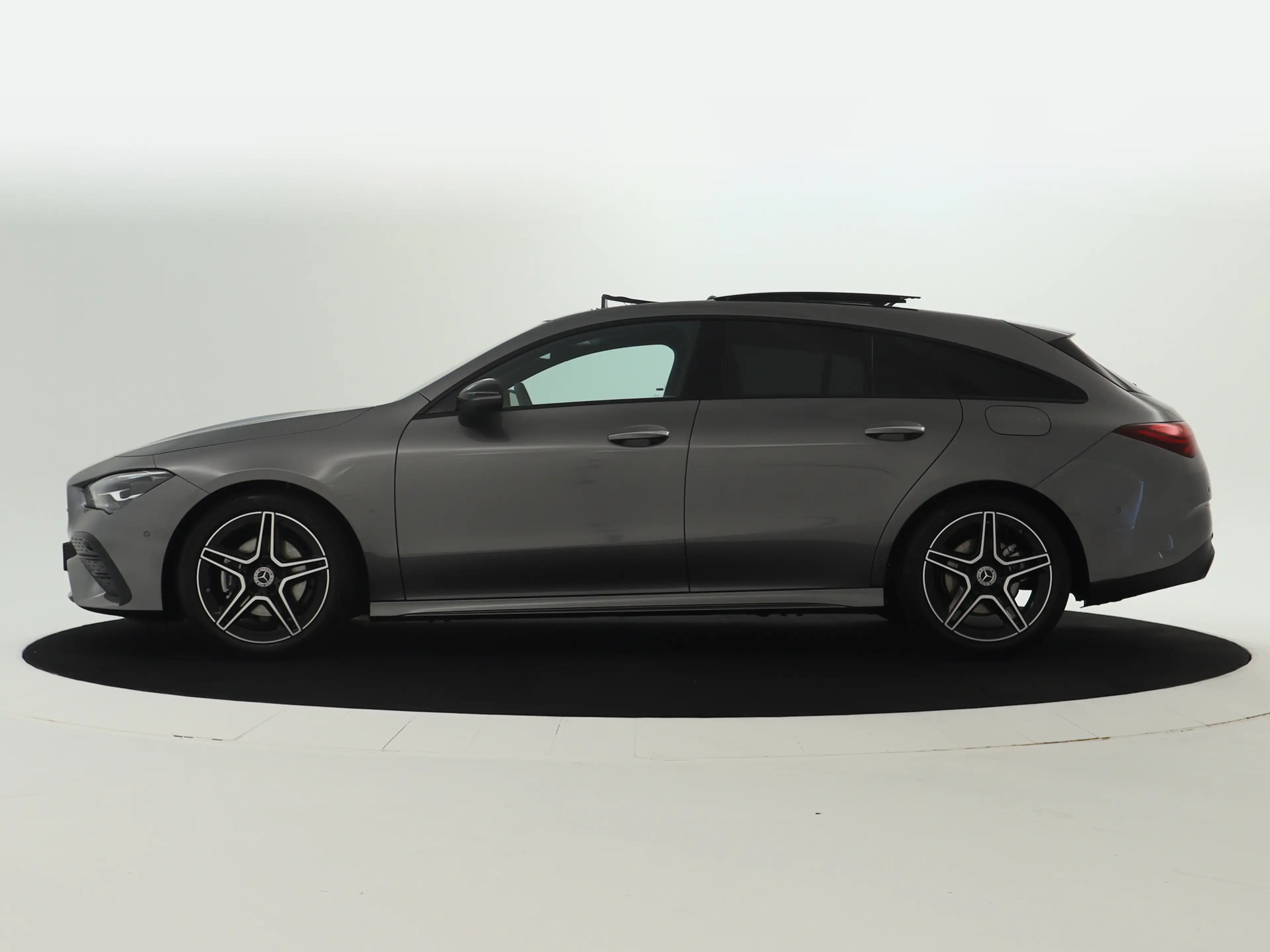 Mercedes-Benz CLA 180 Shooting Brake Star Edition AMG Line LIMITED | Tre — photo 3