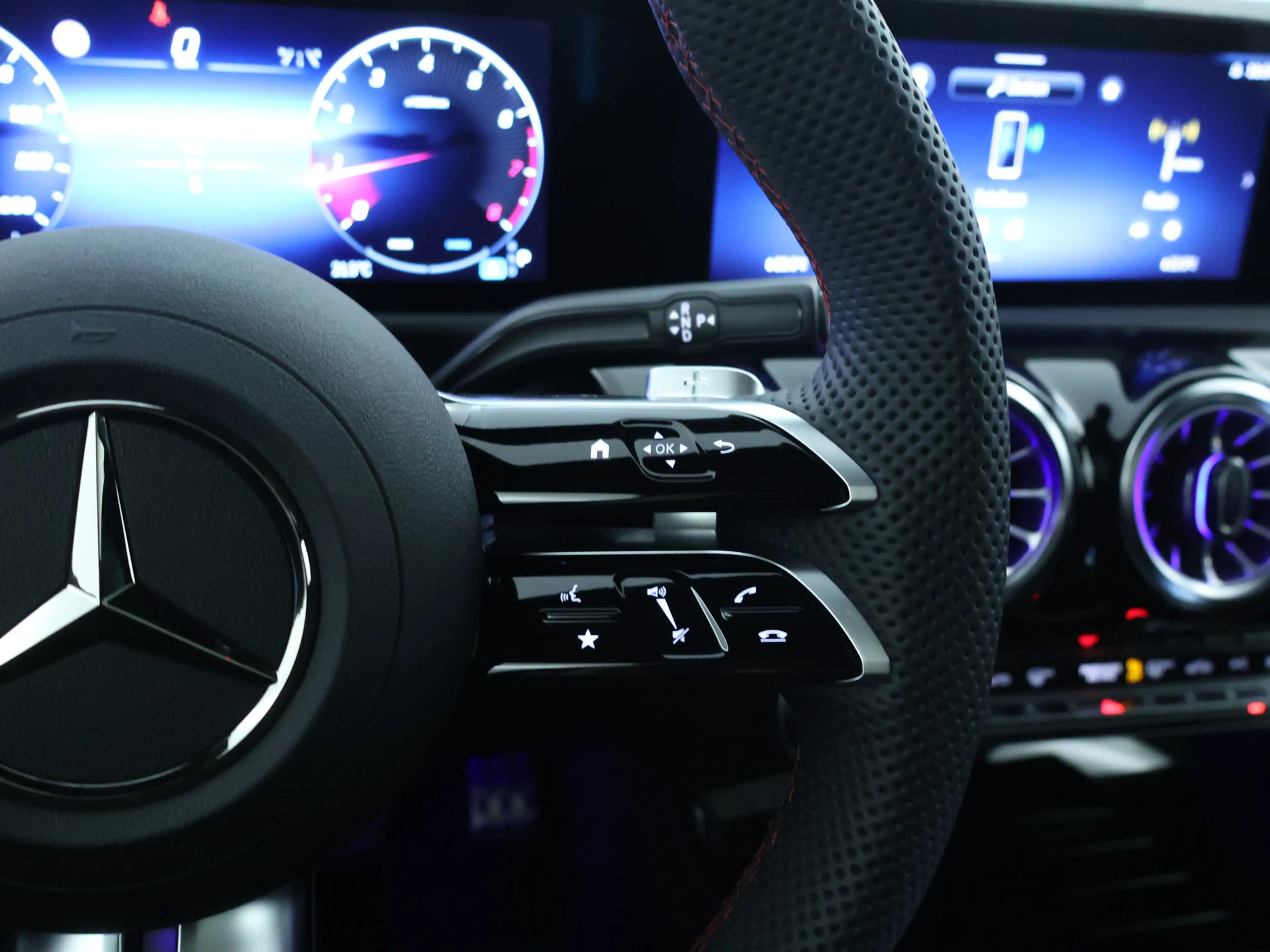 Mercedes-Benz CLA 180 Shooting Brake Star Edition AMG Line LIMITED | Tre — photo 14