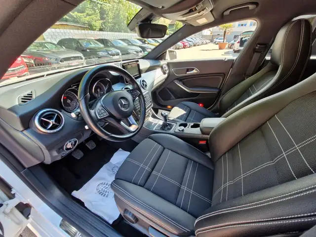 Mercedes-Benz Cla view 9