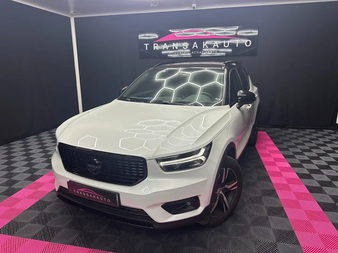 Volvo XC40 XC40 2.0 T4 AWD R-Design/ AUTO / Garantie 12 MOIS Blanc - 1