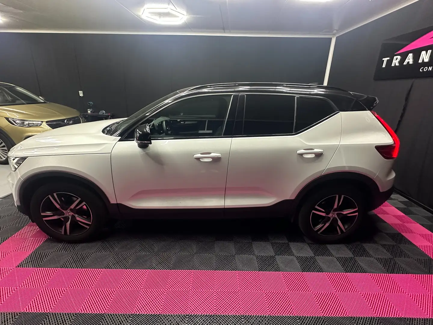 Volvo XC40 XC40 2.0 T4 AWD R-Design/ AUTO / Garantie 12 MOIS Blanc - 2