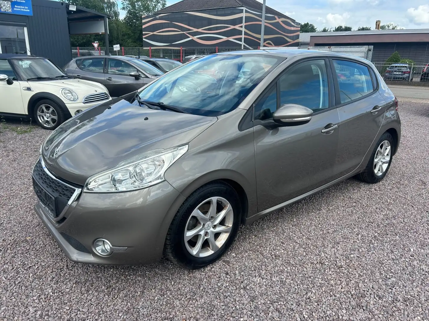 Peugeot 208 Active 1.4 *Navi* TÜV 05/27*Tempomat* Grau - 1