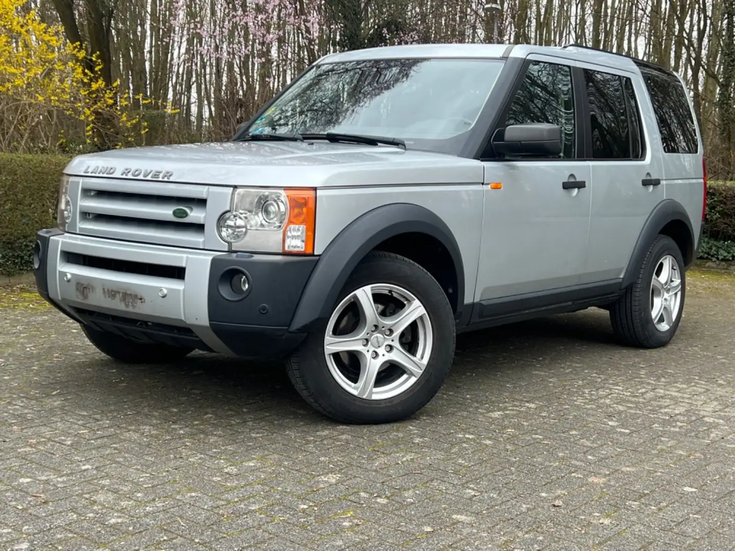 Land Rover Discovery V6 TD S|AUS 1.HAND|AUTM|PANO|7 SITZE Silber - 2