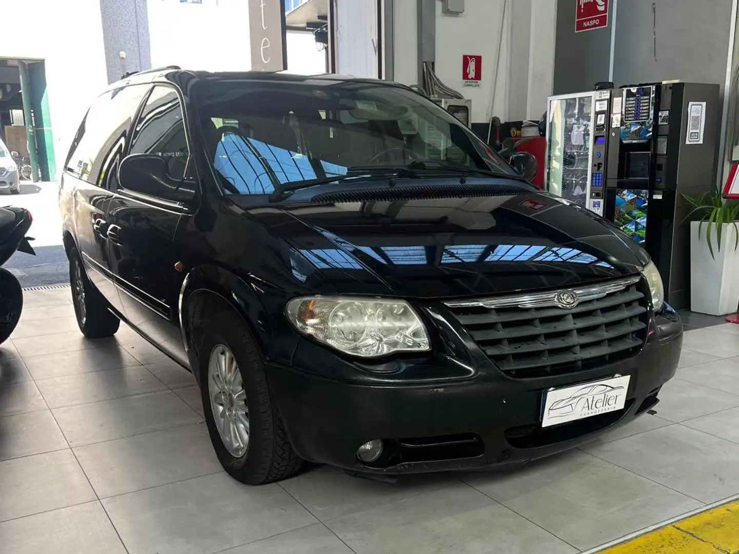 Chrysler Voyager Voyager IV 2004 2.8 crd SE Schwarz - 1