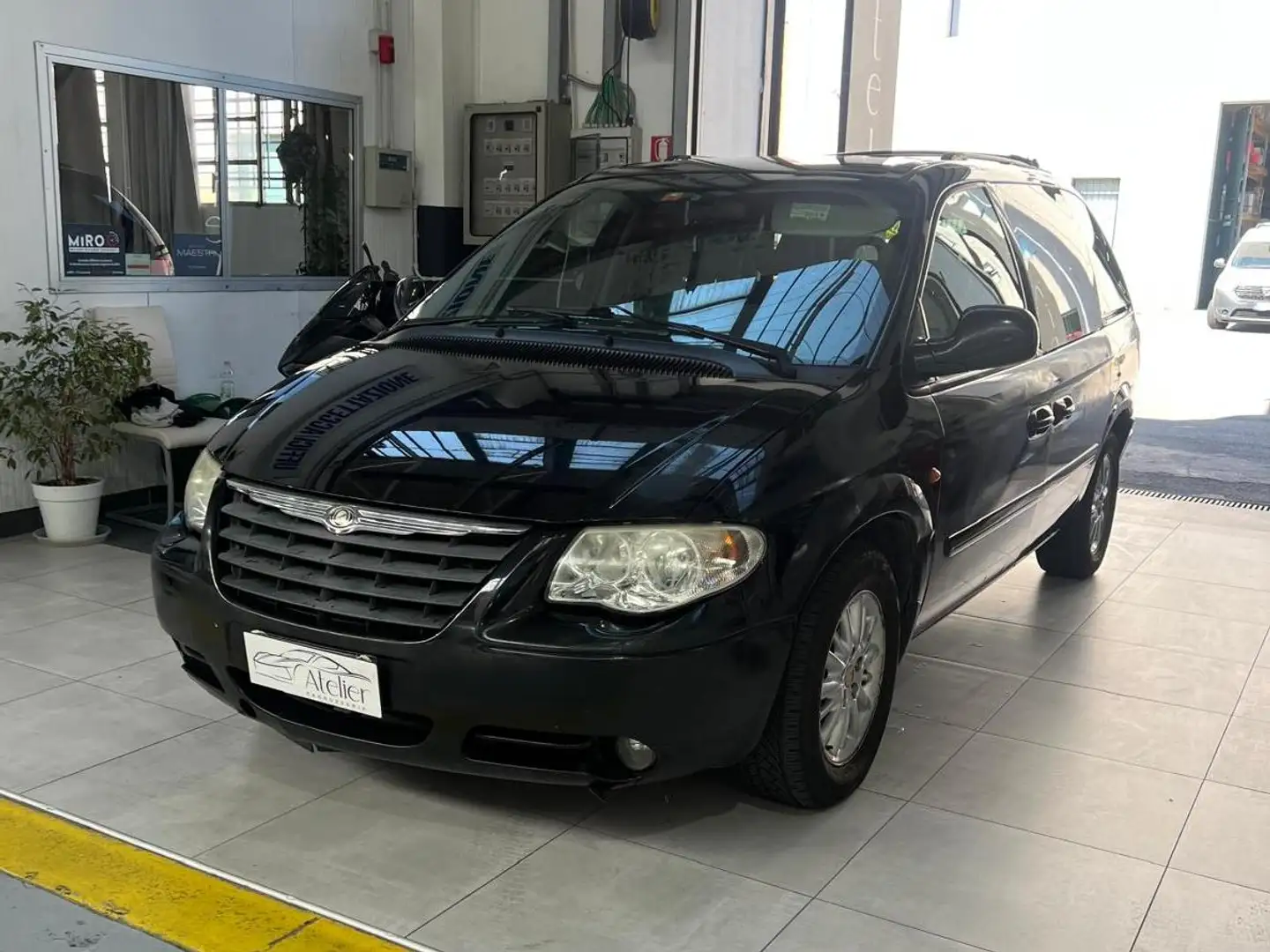 Chrysler Voyager Voyager IV 2004 2.8 crd SE Schwarz - 2