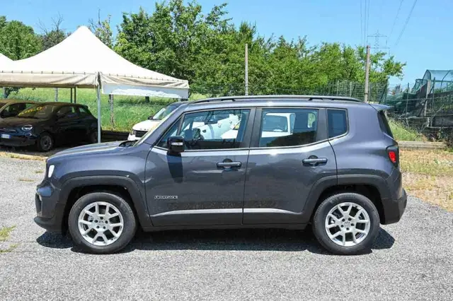 Jeep Renegade view 19